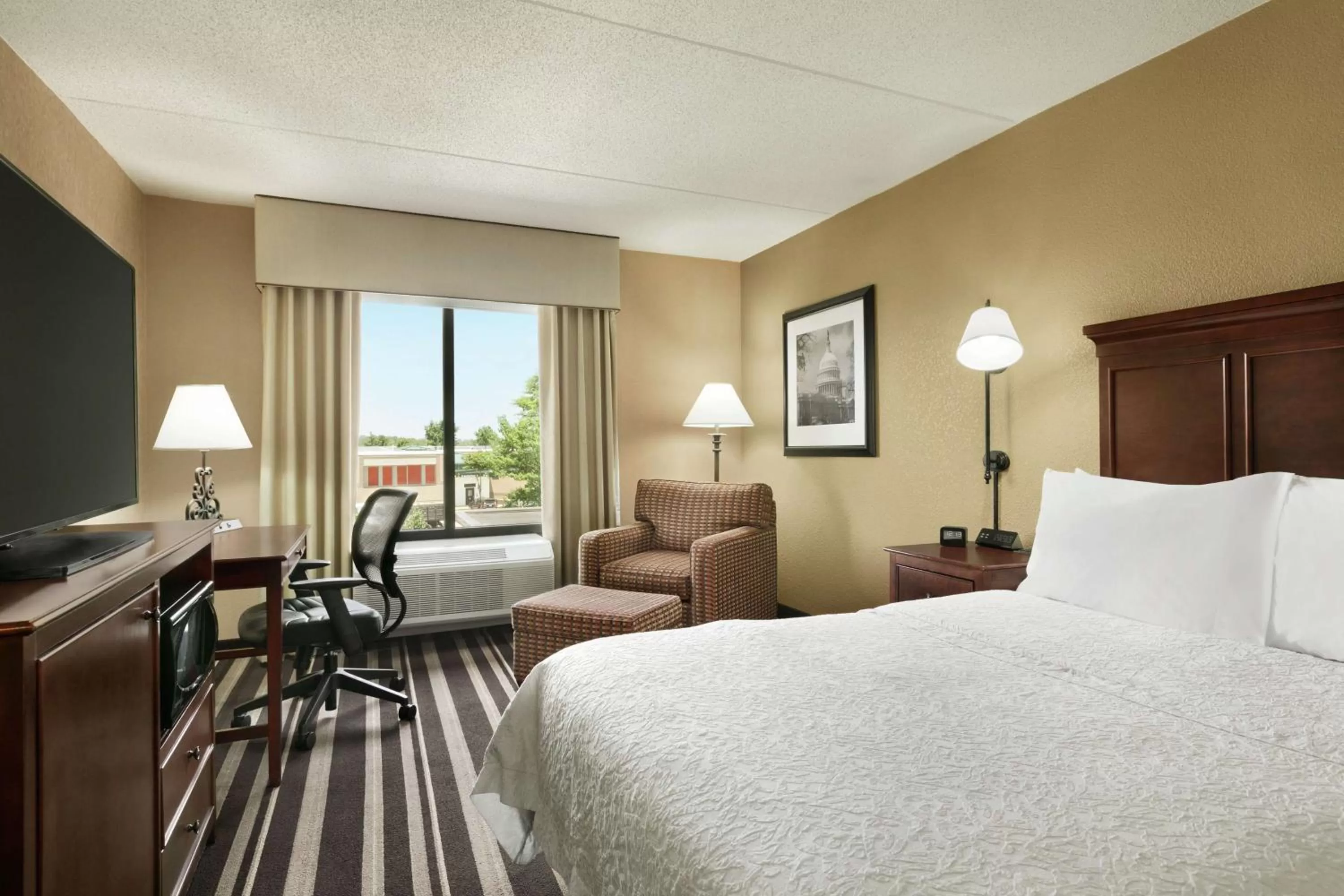 Bedroom, Bed in Hampton Inn Washington-Dulles International Airport South