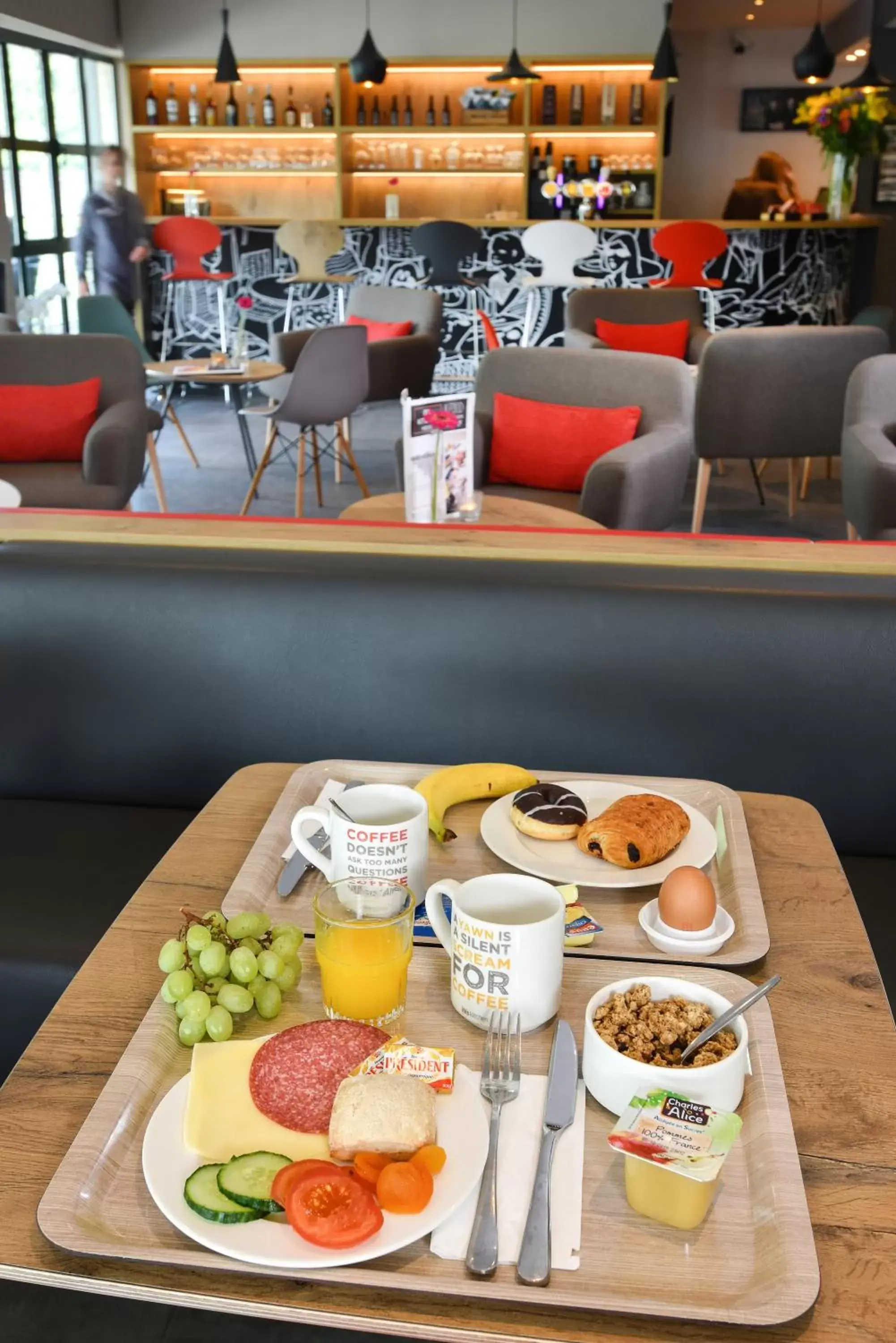 Restaurant/places to eat in ibis Dinant Centre
