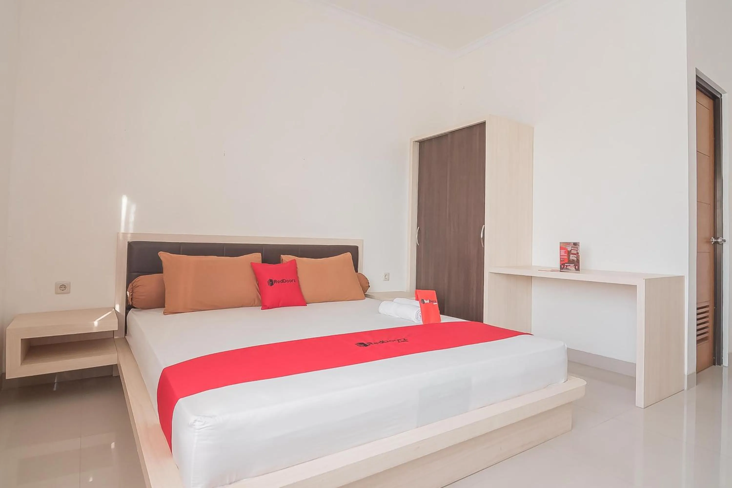 Bedroom, Bed in RedDoorz Syariah @ Sarongge Cianjur