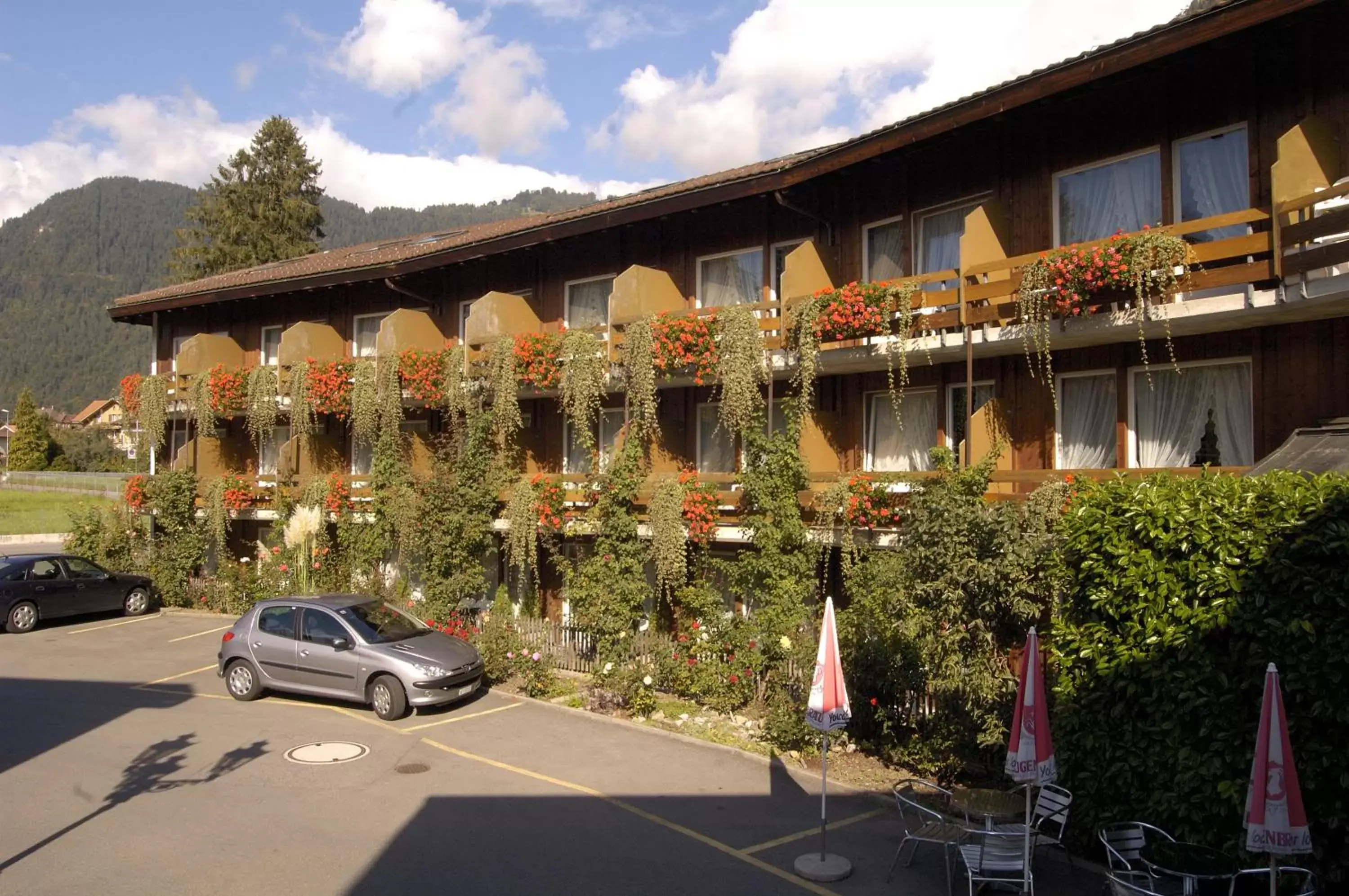 Balcony/Terrace, Property Building in Hotel Chalet Swiss