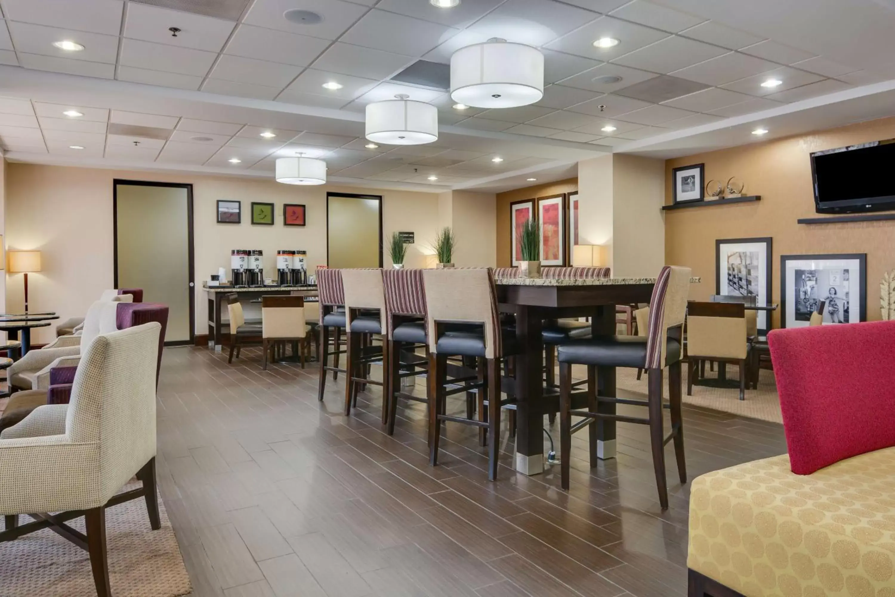 Lobby or reception, Restaurant/Places to Eat in Hampton Inn Atlanta-Fairburn