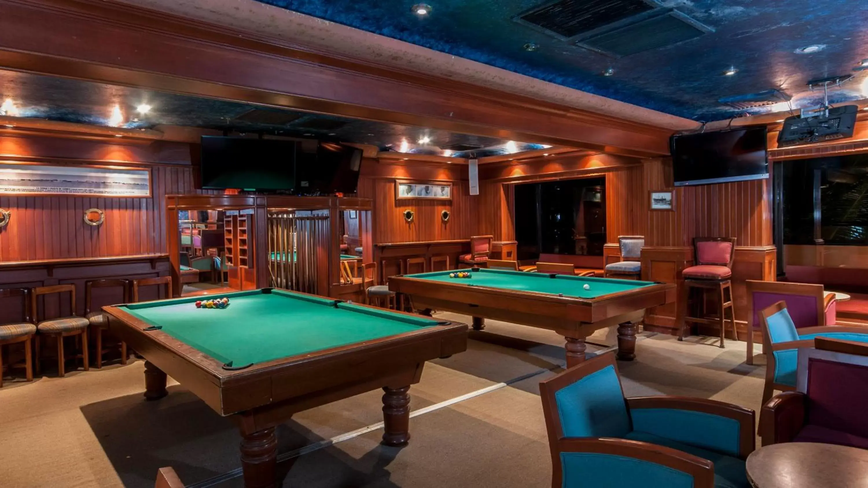 Lounge or bar, Billiards in Holiday Inn Ciudad Del Carmen, an IHG Hotel