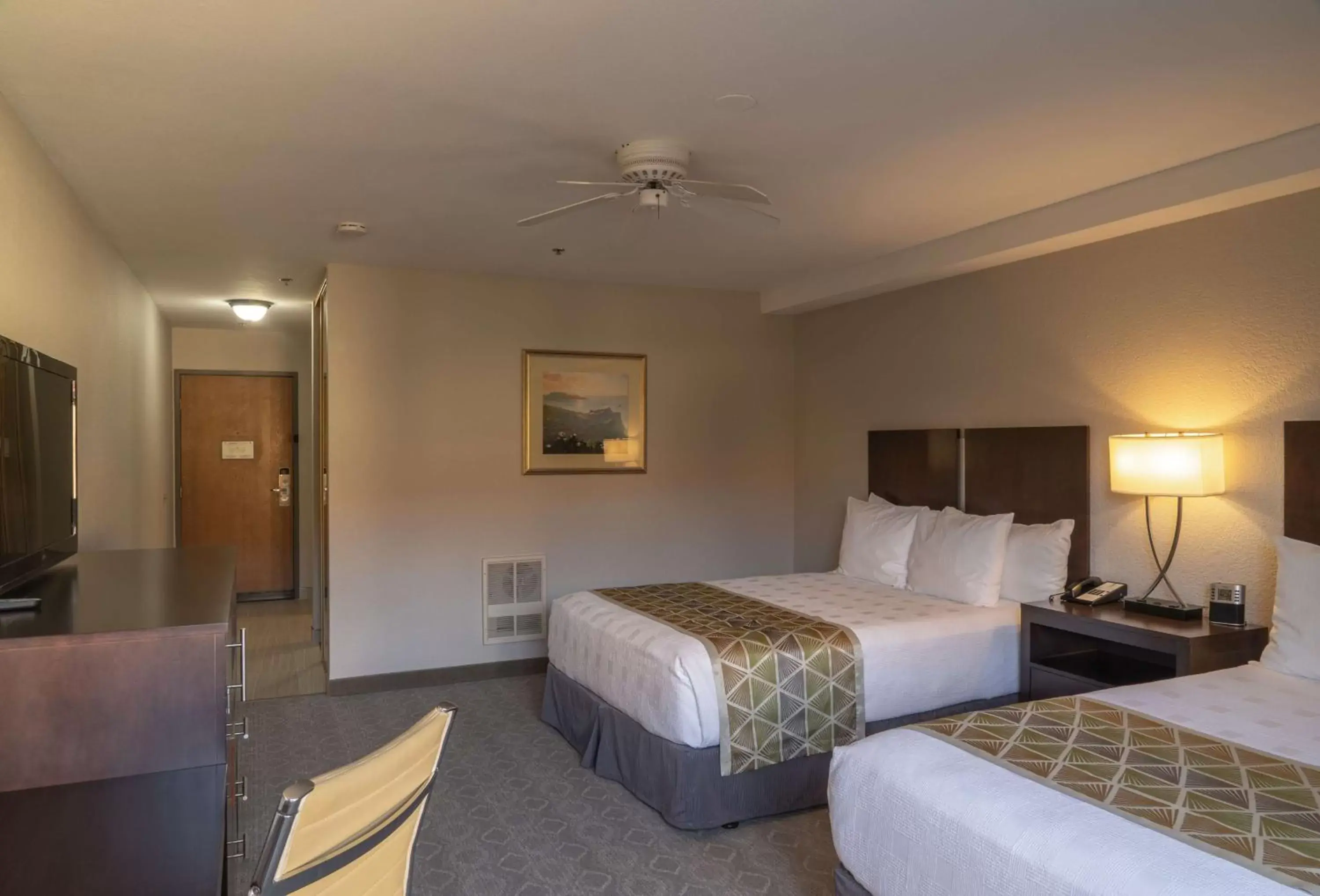 Photo of the whole room, Bed in Best Western Plus Monterey Inn
