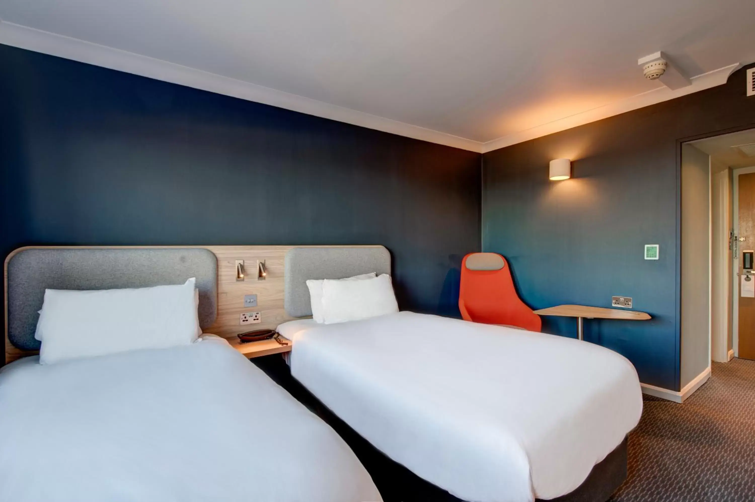 Bedroom, Bed in Holiday Inn Express Edinburgh City West, an IHG Hotel