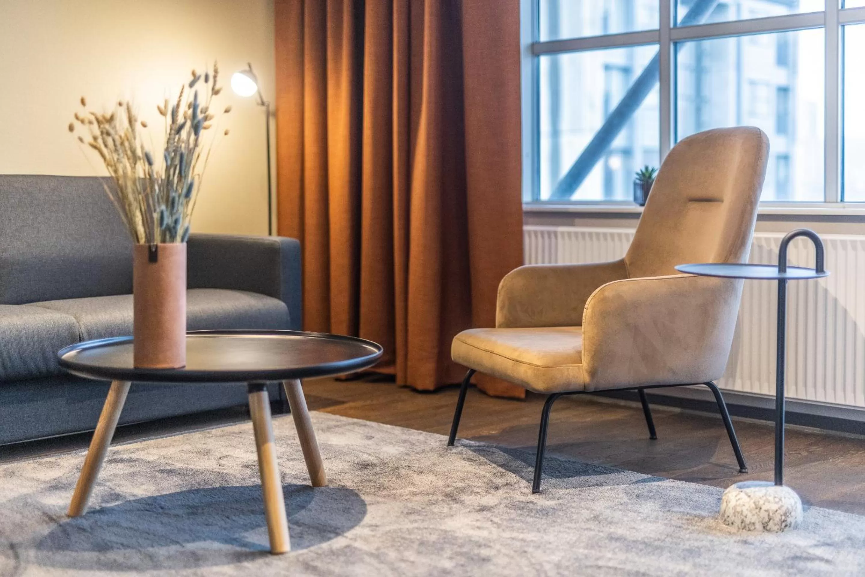 Seating area in Pier 5 Hotel