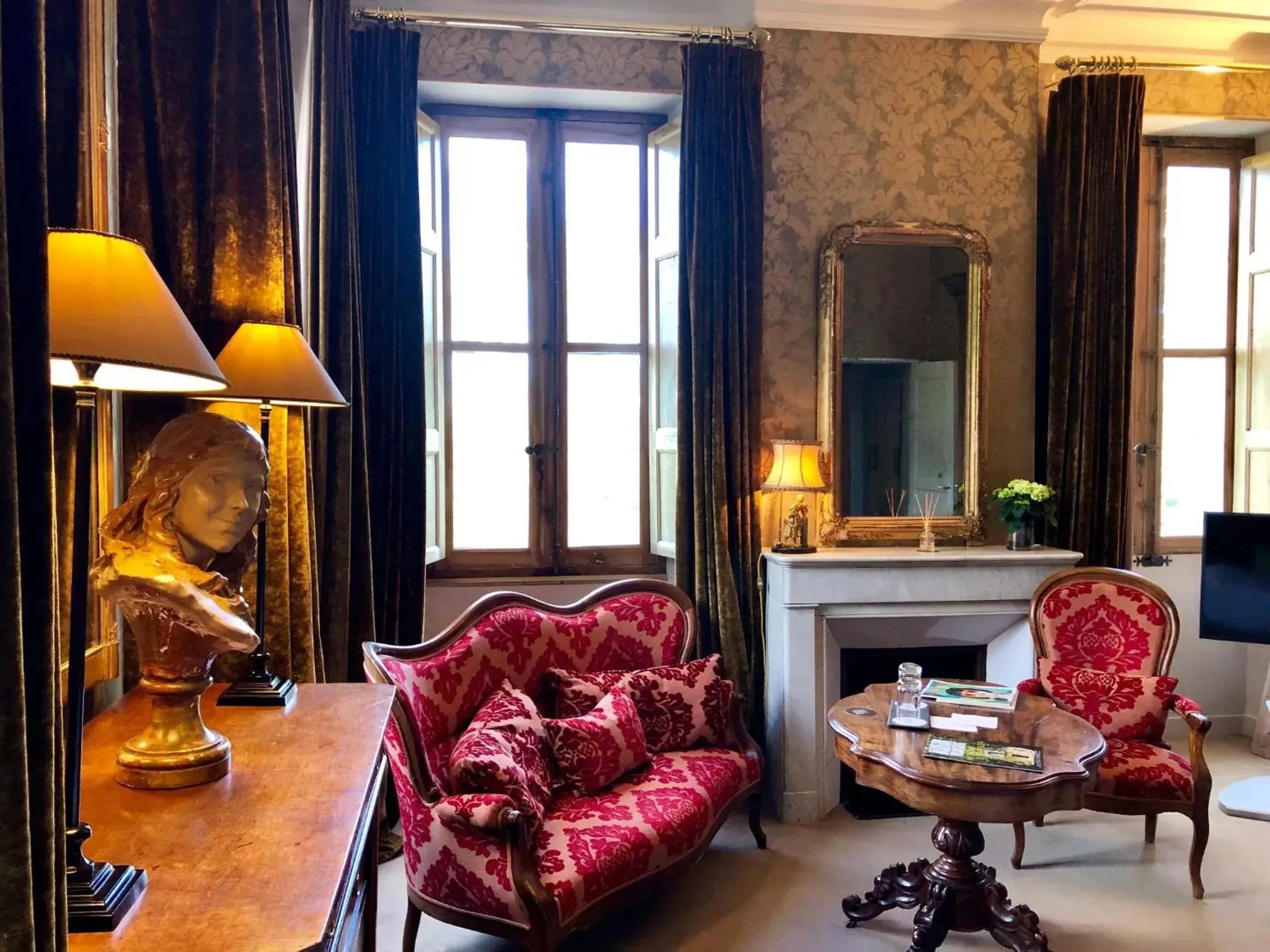 Seating Area in Hotel Château Des Alpilles