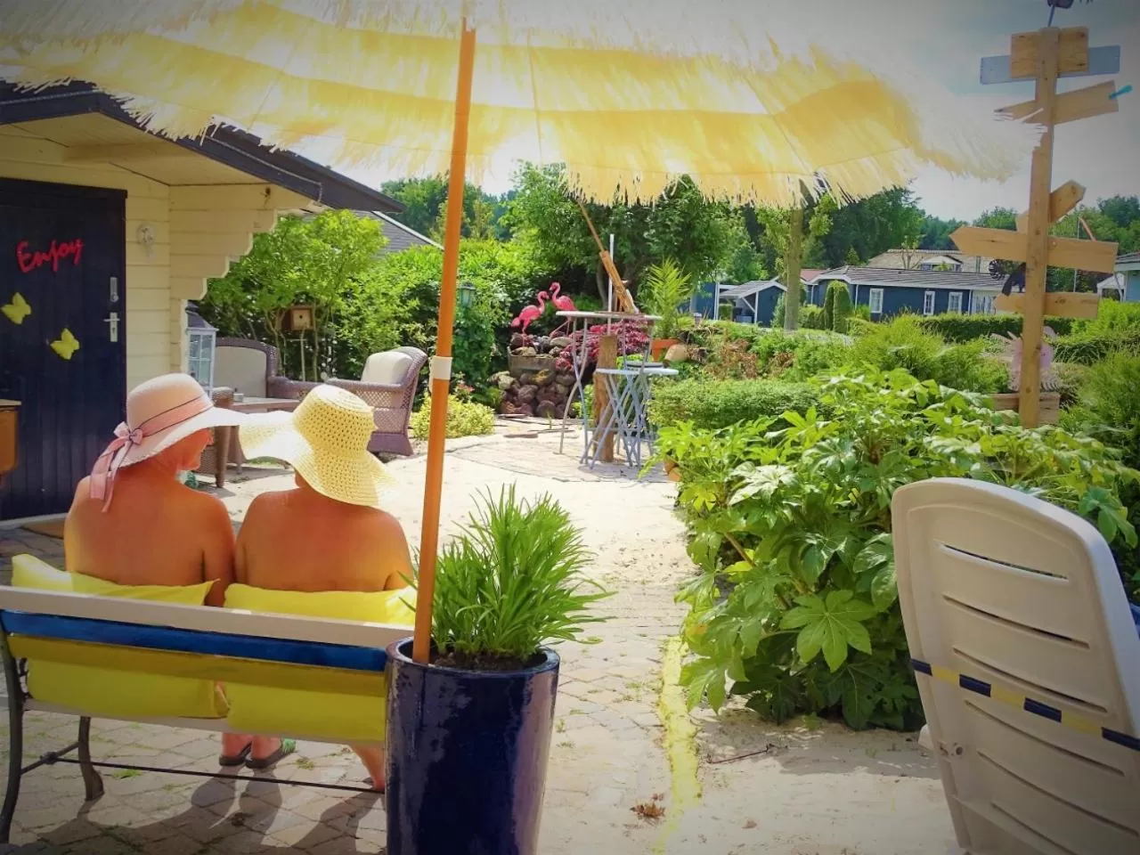 Garden view in Naturistenlogement Wellness & Beauty