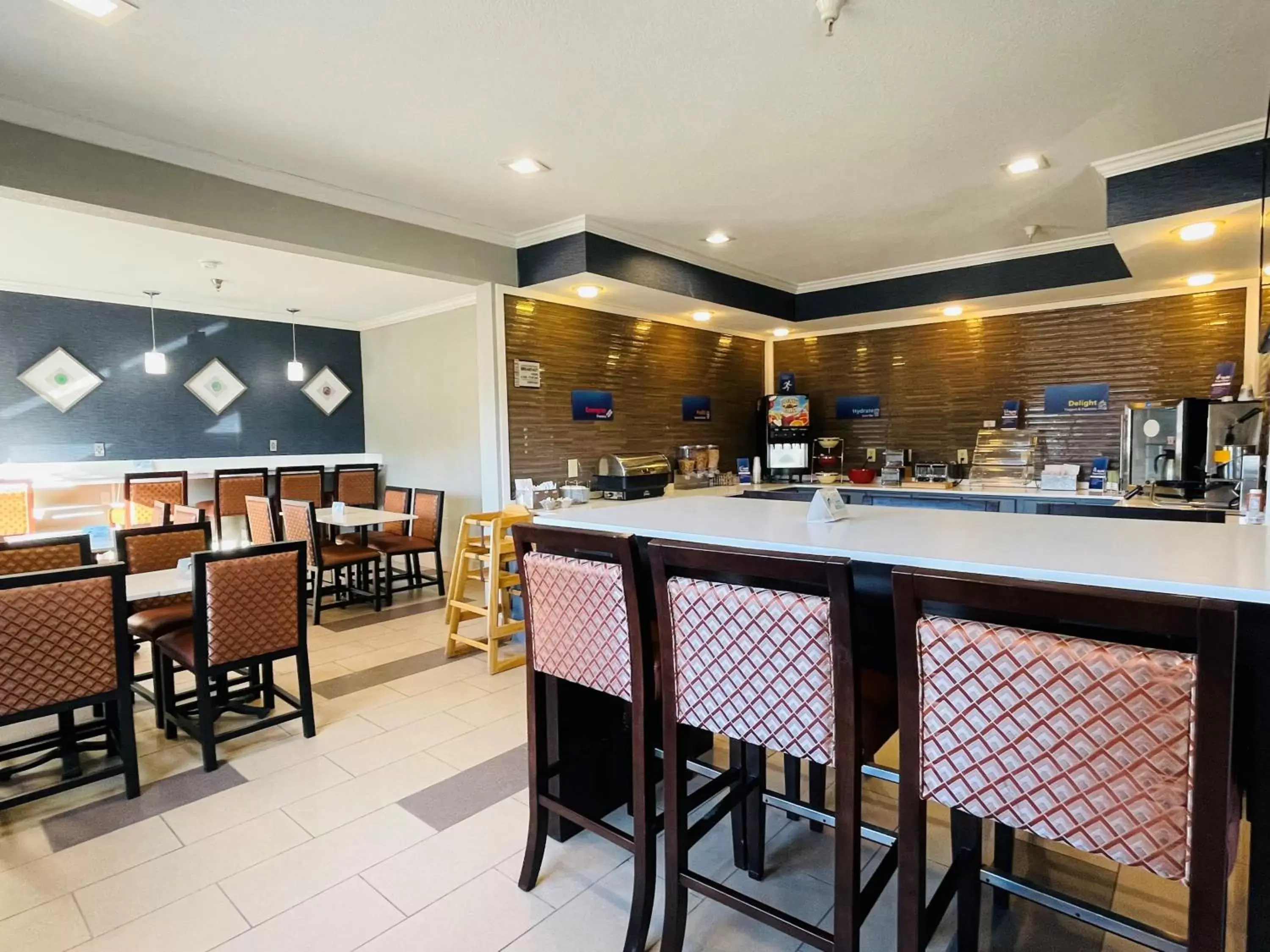 Breakfast, Restaurant/Places to Eat in Best Western Kokomo Hotel