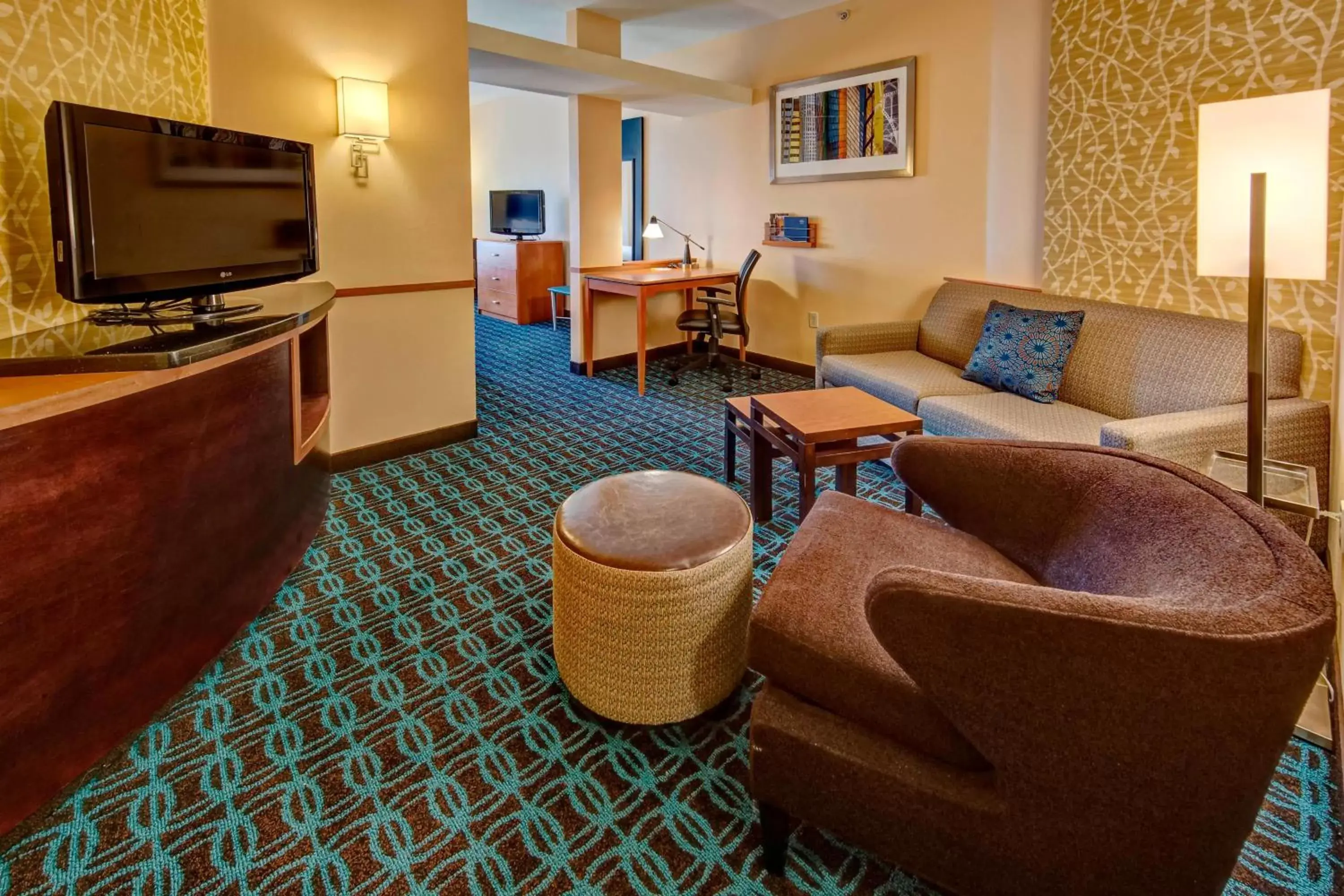 Photo of the whole room, Seating Area in Fairfield Inn & Suites by Marriott Oklahoma City NW Expressway/Warr Acres