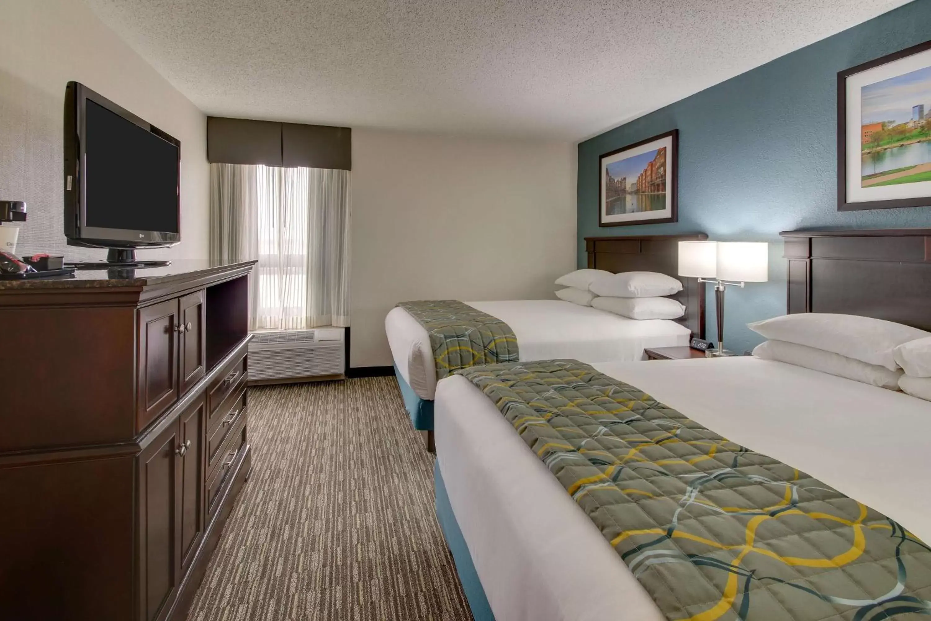 Photo of the whole room, Bed in Best Western Plus Indianapolis North at Pyramids