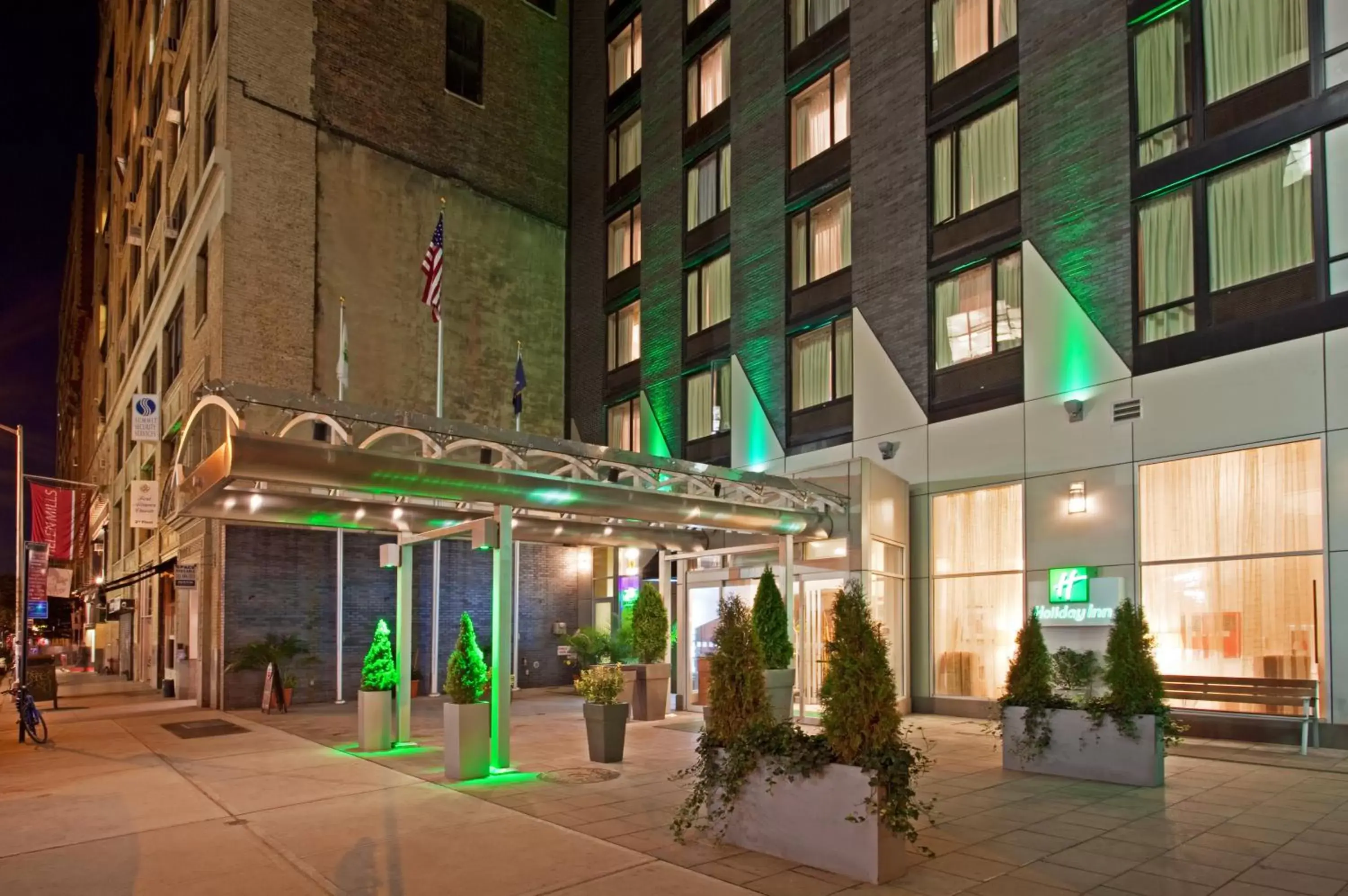Property building in Holiday Inn Manhattan 6th Ave - Chelsea by IHG Property building in Holiday Inn Manhattan 6th Ave - Chelsea by IHG