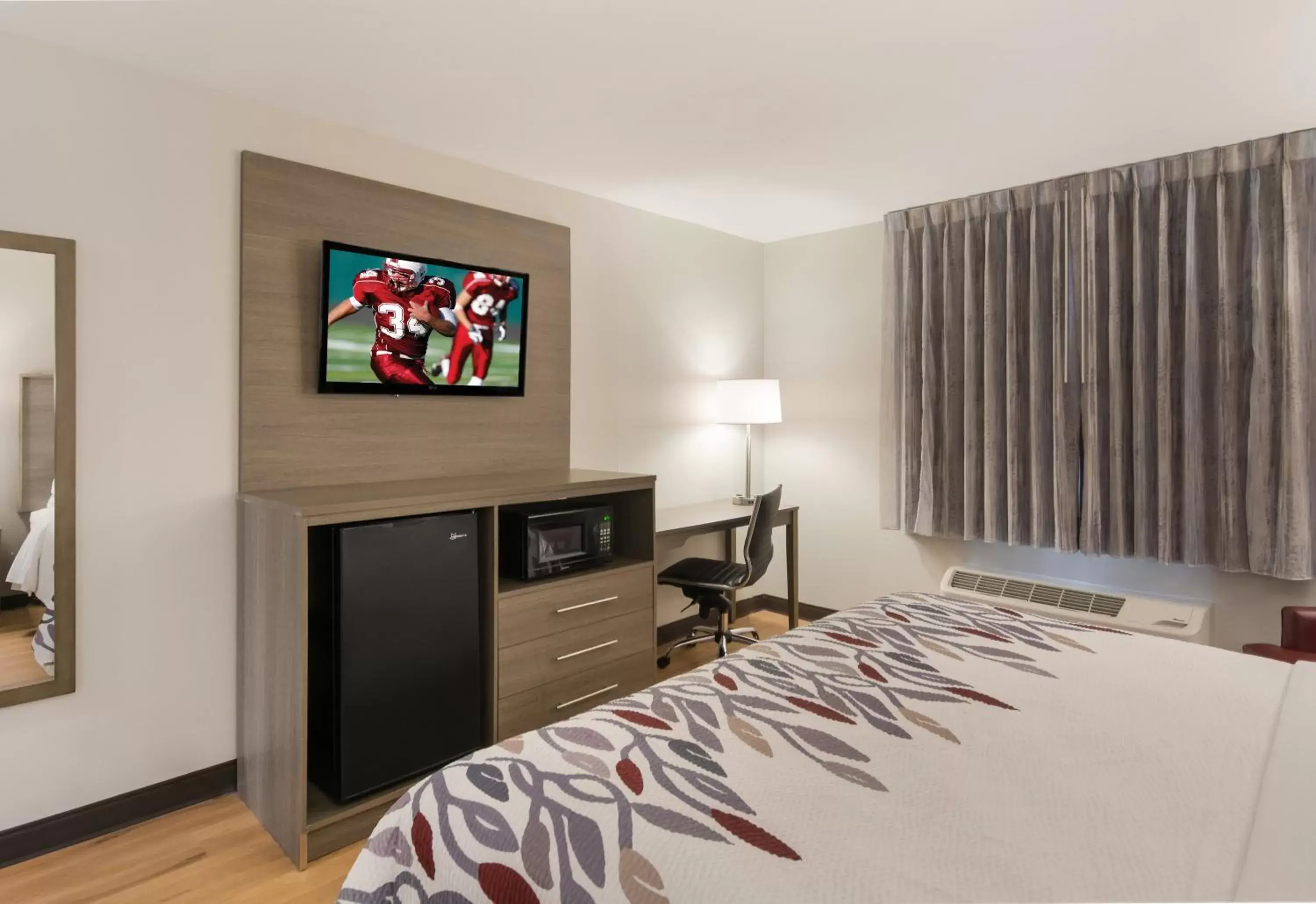 Photo of the whole room, Bed in Red Roof Inn Chester Photo of the whole room, Bed in Red Roof Inn Chester