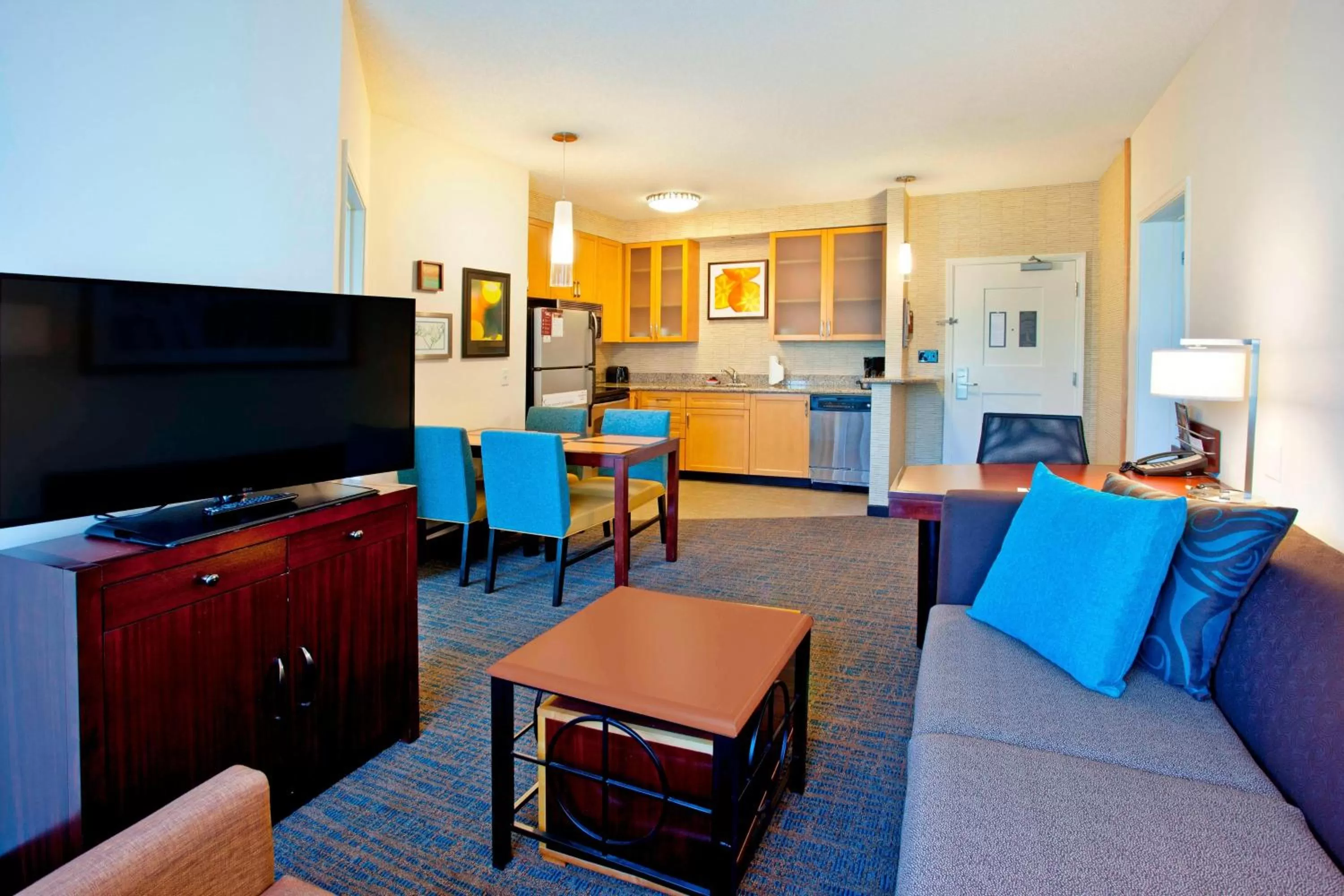 Living room in Residence Inn Baltimore Hunt Valley