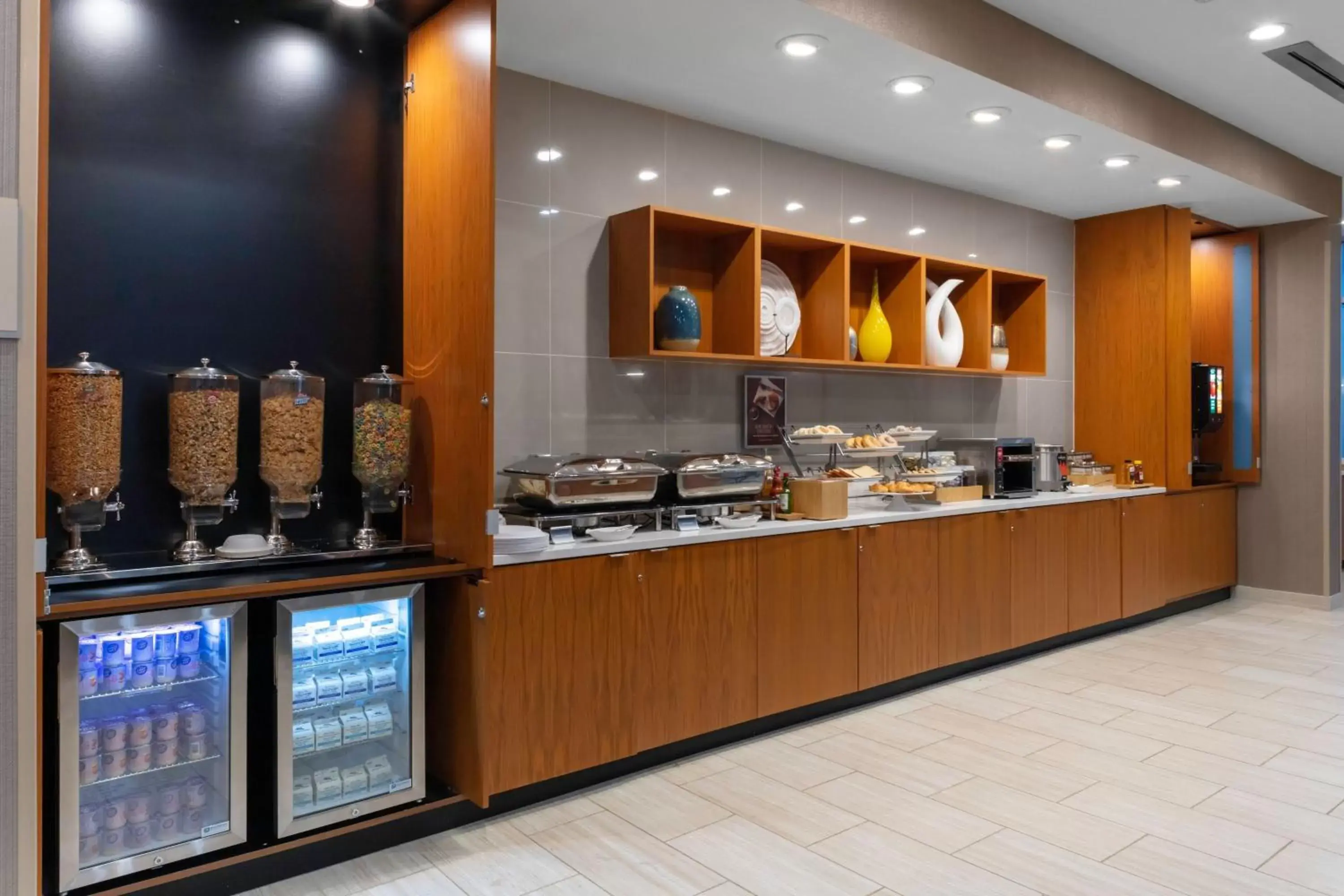 Restaurant/places to eat in SpringHill Suites Kansas City Airport