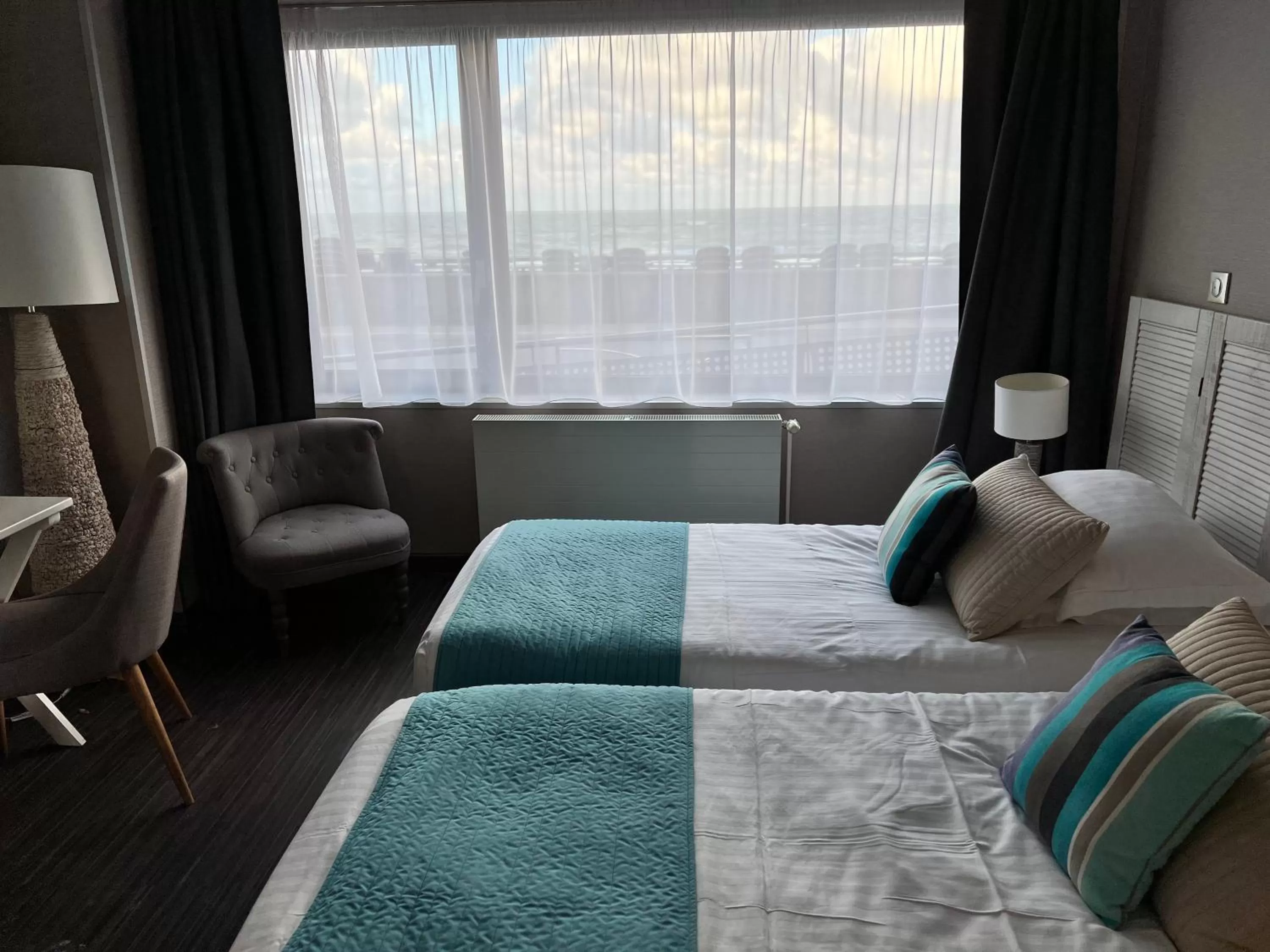 Photo of the whole room, Bed in Les Fregates