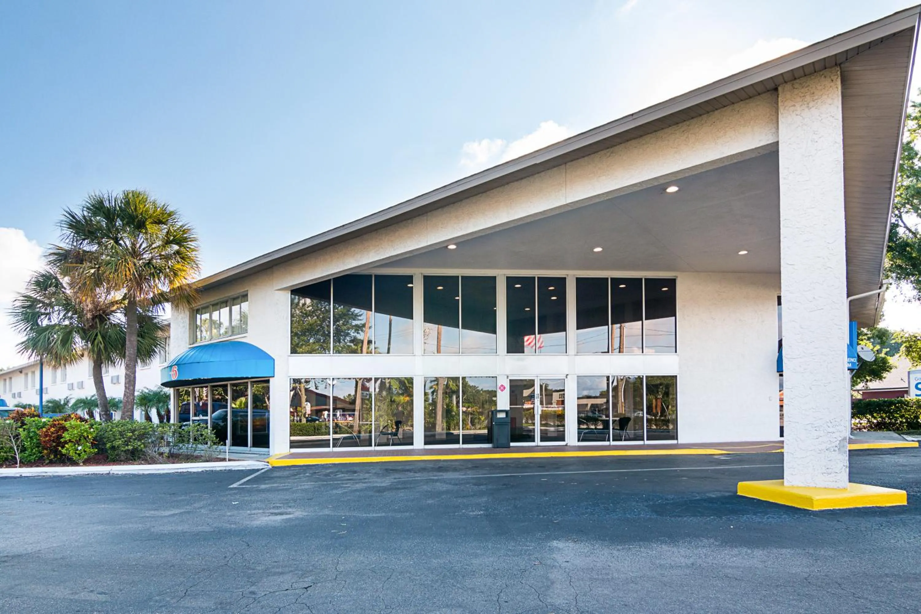 Facade/entrance in Motel 6-Tampa, FL - Fairgrounds