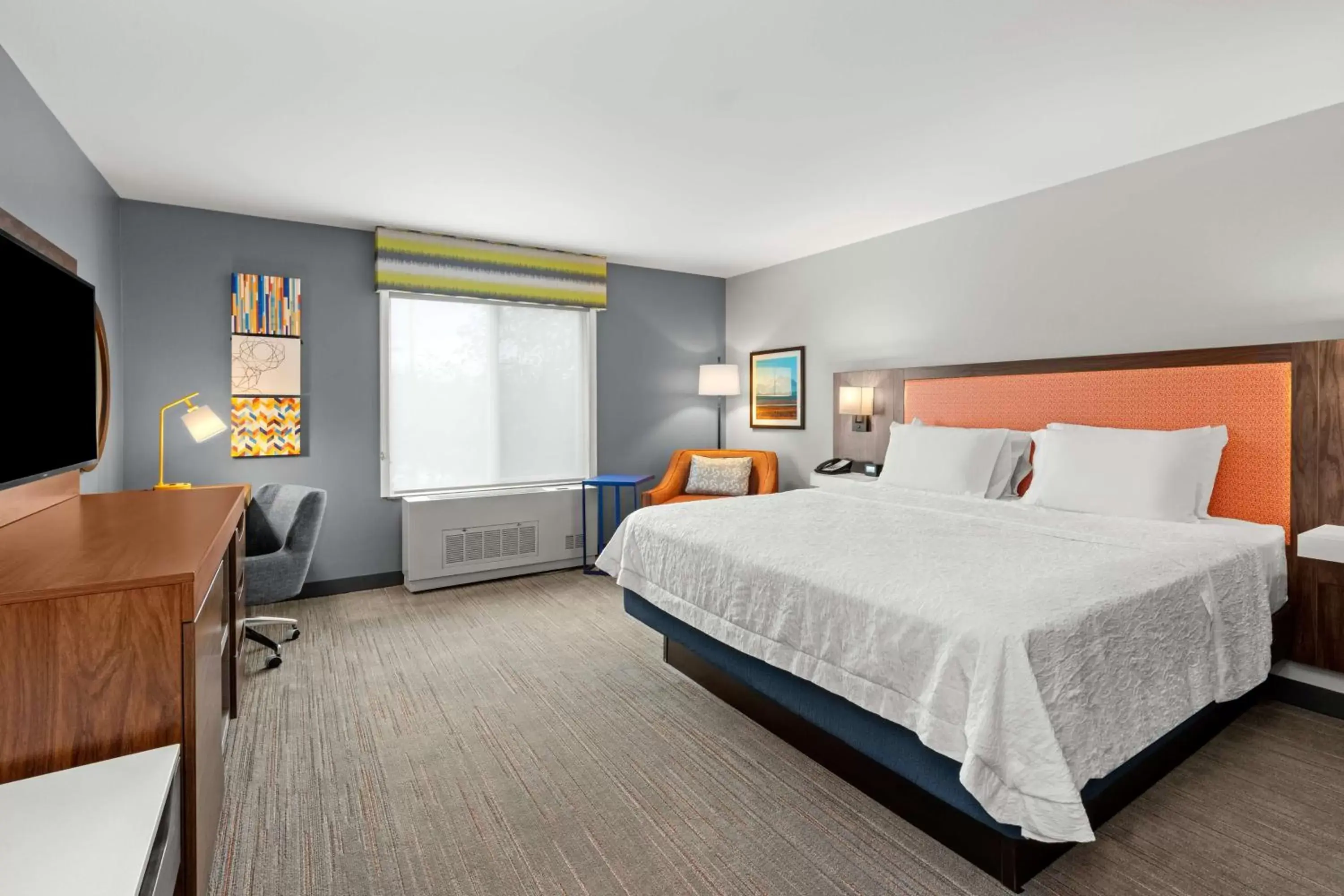 Bed in Hampton Inn & Suites Fairbanks