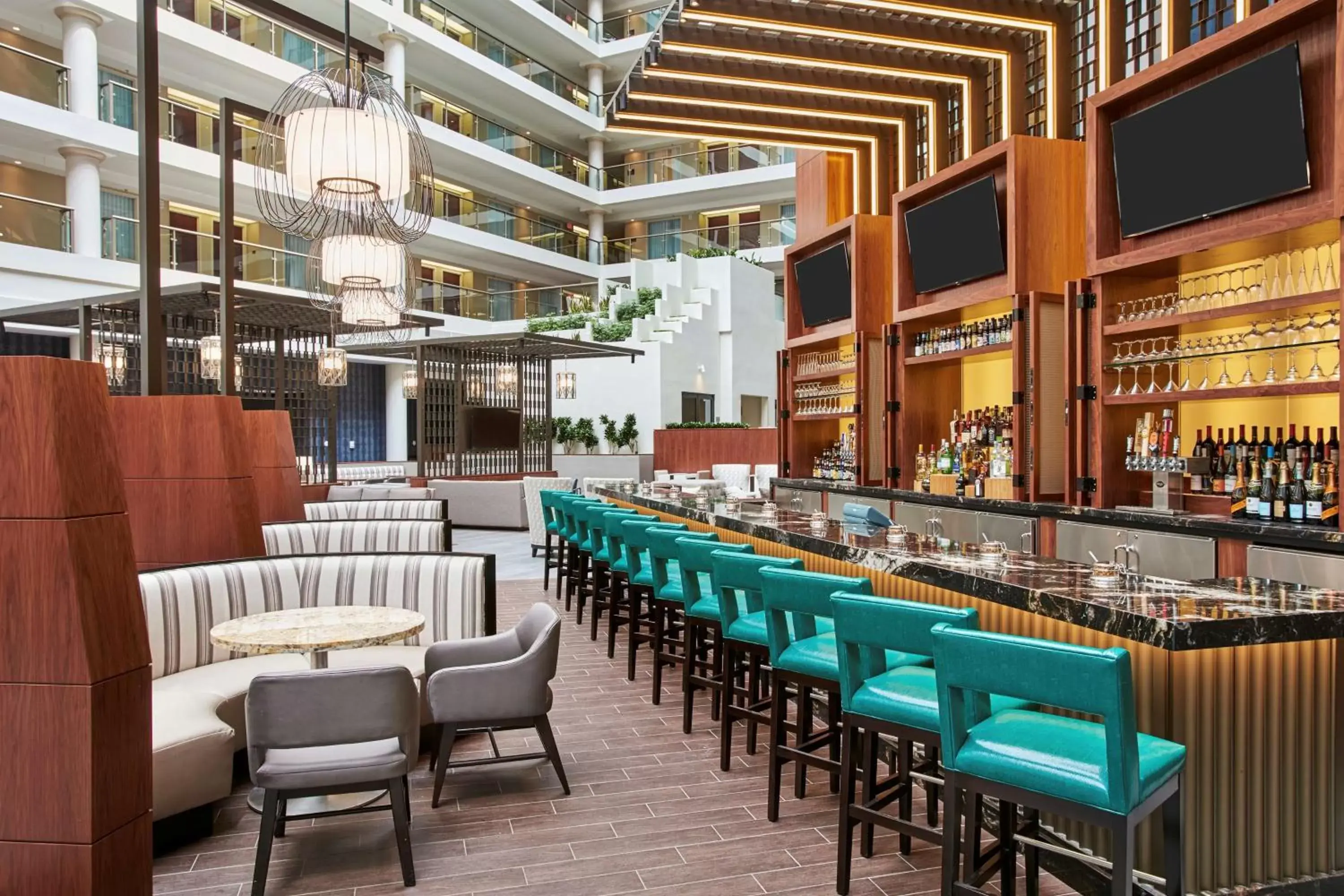 Lounge or bar, Restaurant/Places to Eat in Embassy Suites by Hilton Washington D.C. Georgetown