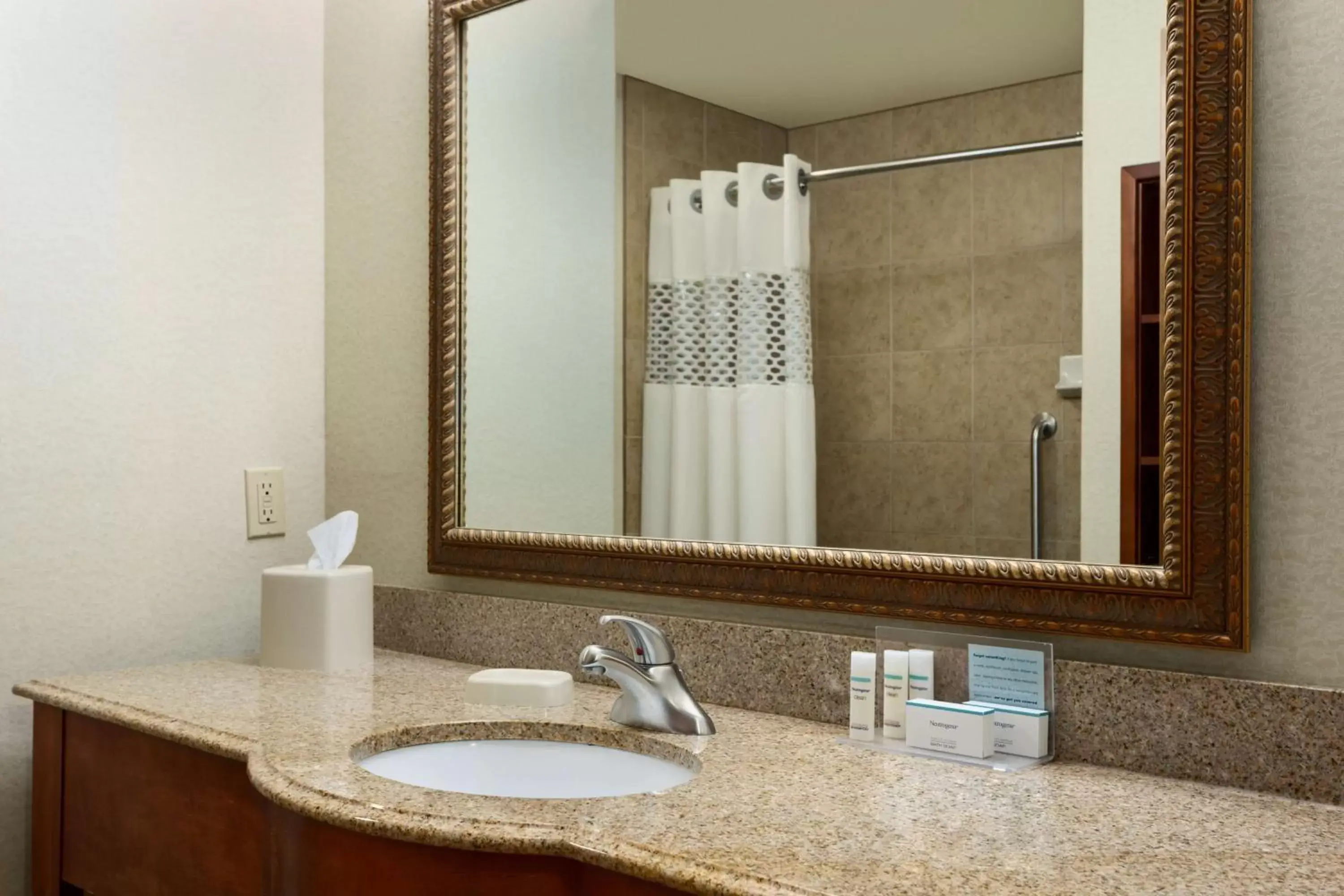 Bed, Bathroom in Hampton Inn & Suites Pharr