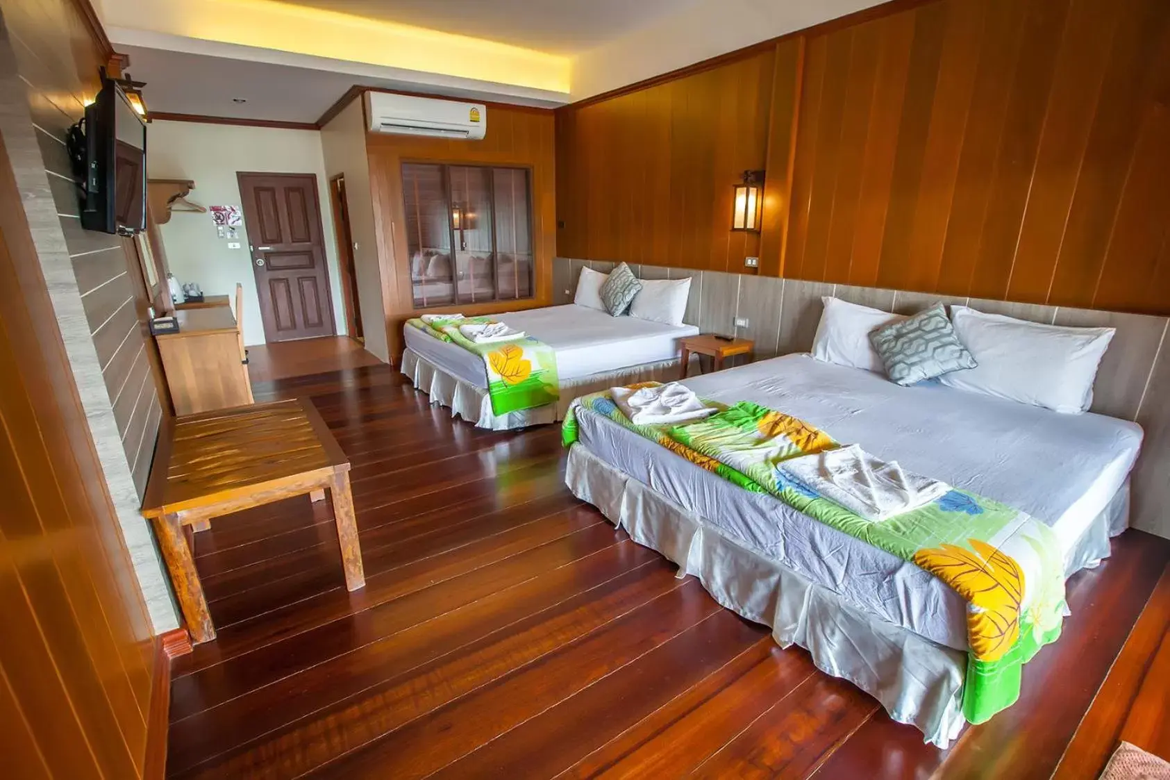 Photo of the whole room, Bed in Salakphet Resort