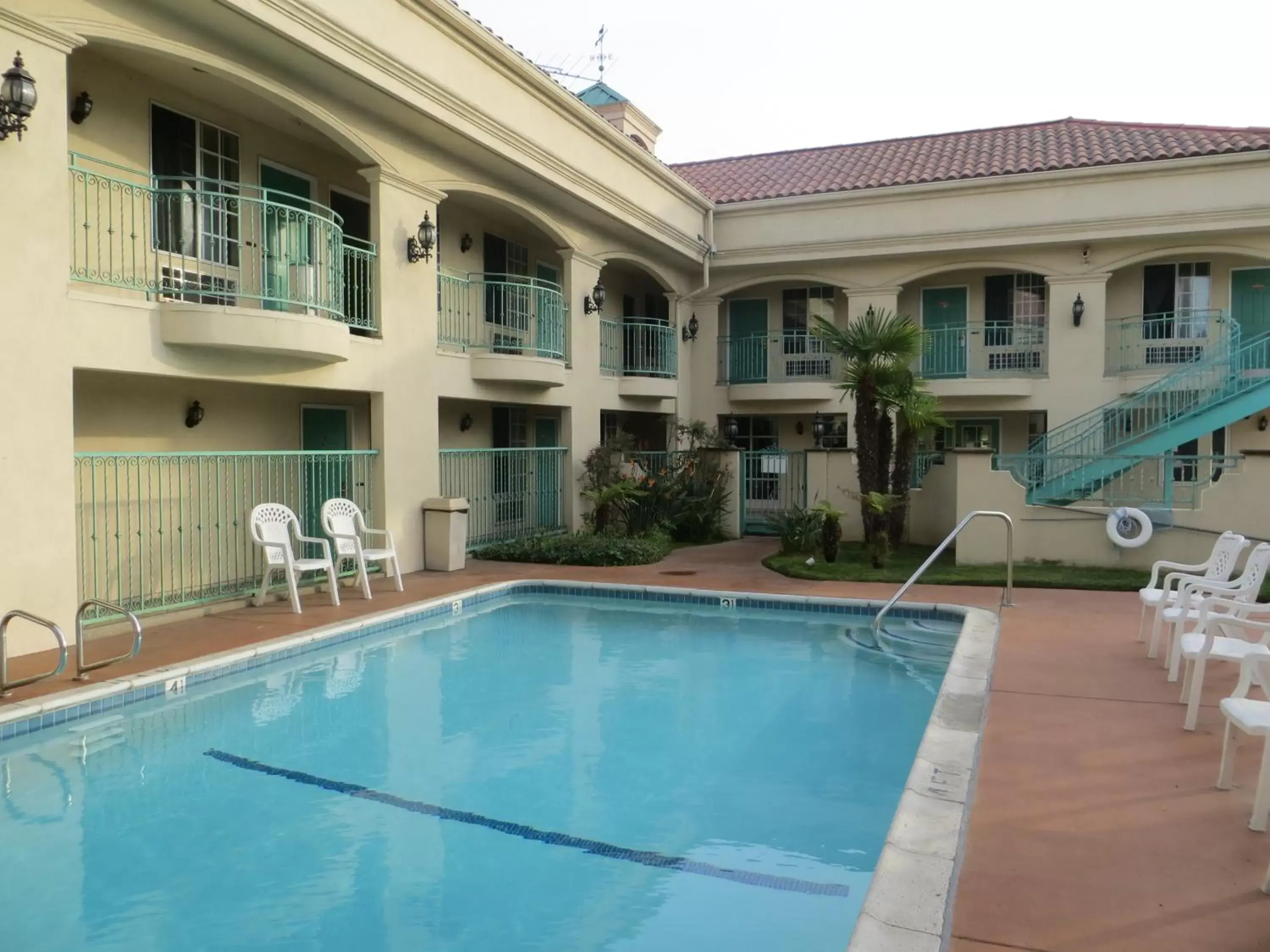 Swimming pool, Property Building in LYFE INN & SUITES by AGA - LAX Airport