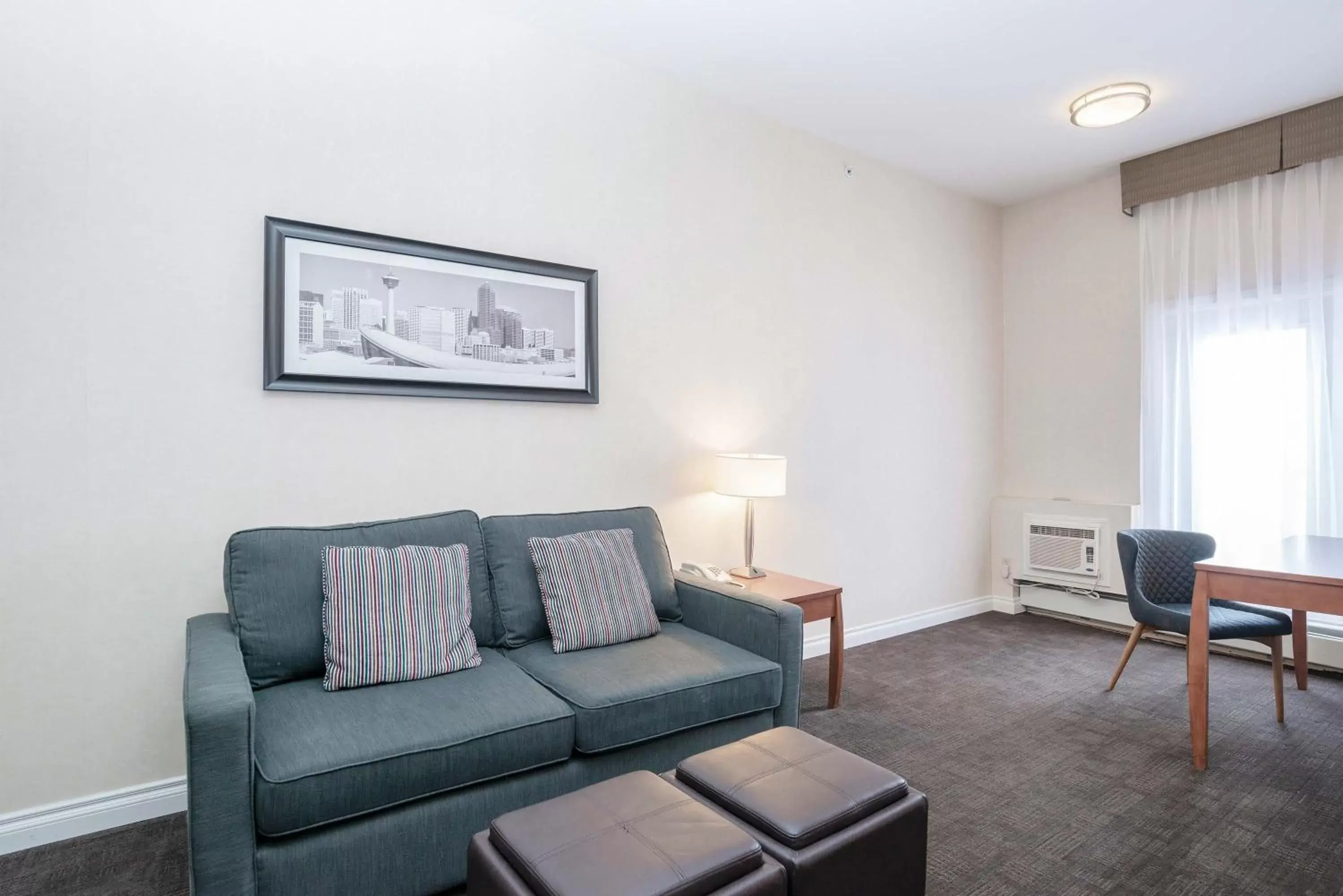 Photo of the whole room, Seating Area in Sandman Hotel & Suites Calgary West