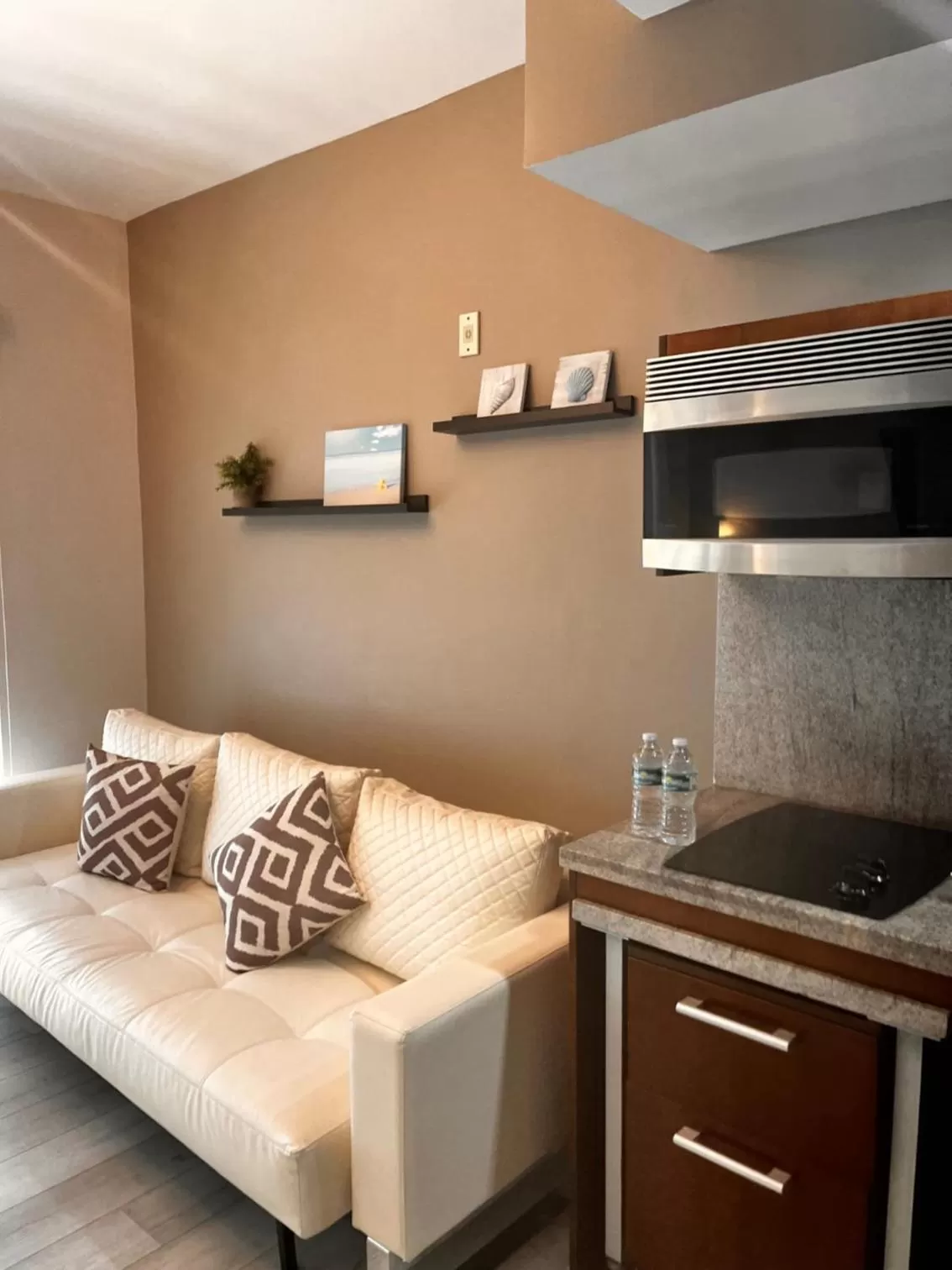 Living room, Kitchen/Kitchenette in Suites at The Strand on Ocean Drive