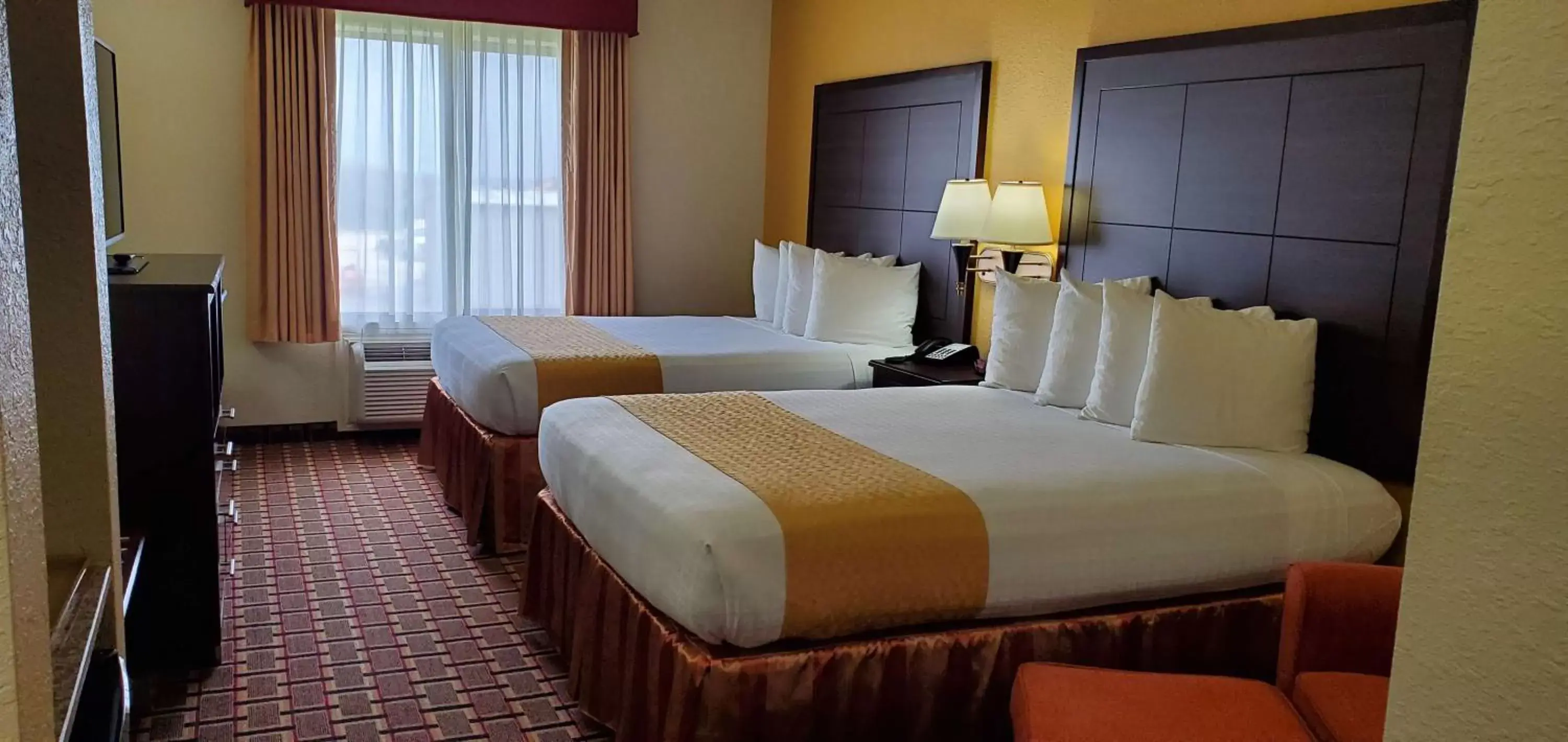 Photo of the whole room, Bed in Best Western Executive Inn & Suites