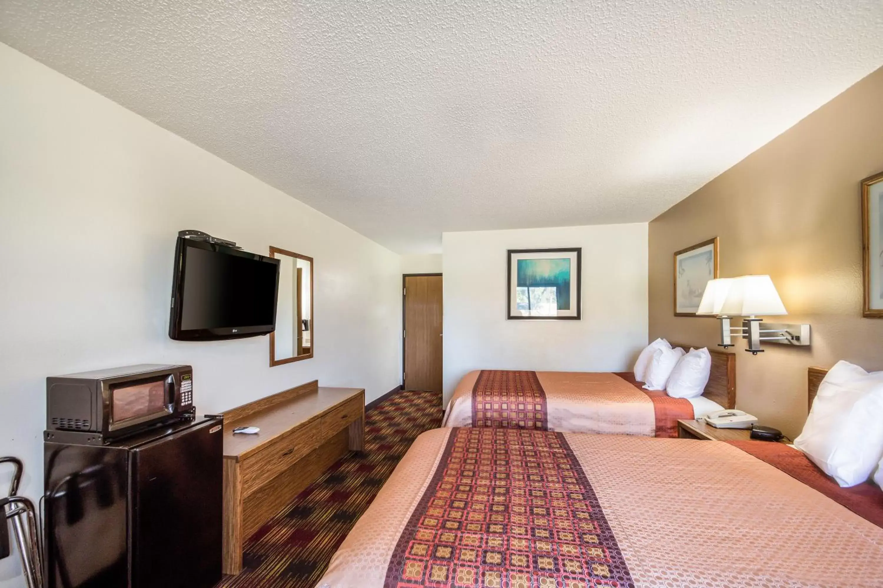 TV/Entertainment Center in Americas Best Value Inn & Suites Harrisonville