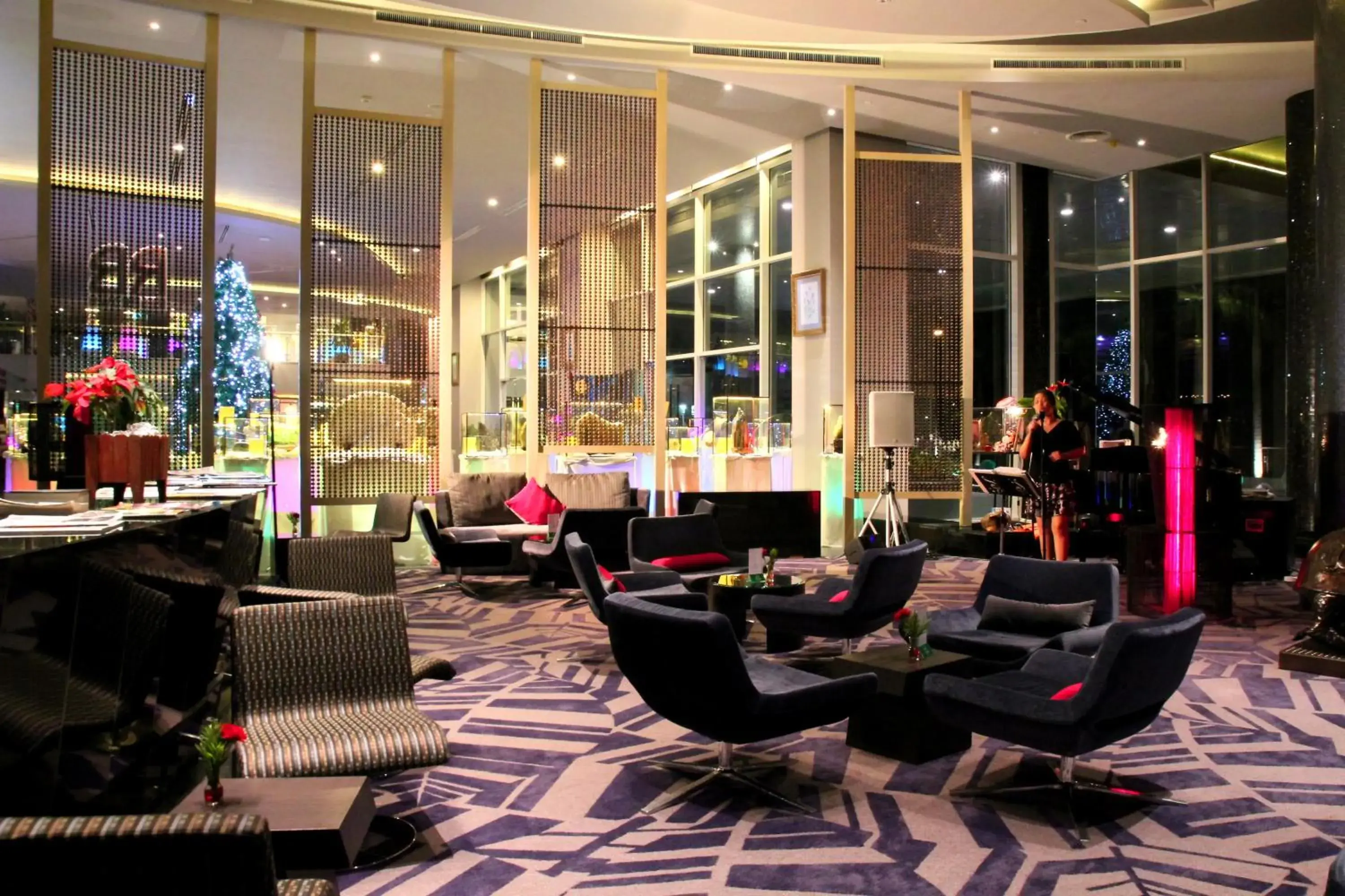 Lounge or bar in Amaranth Suvarnabhumi Hotel