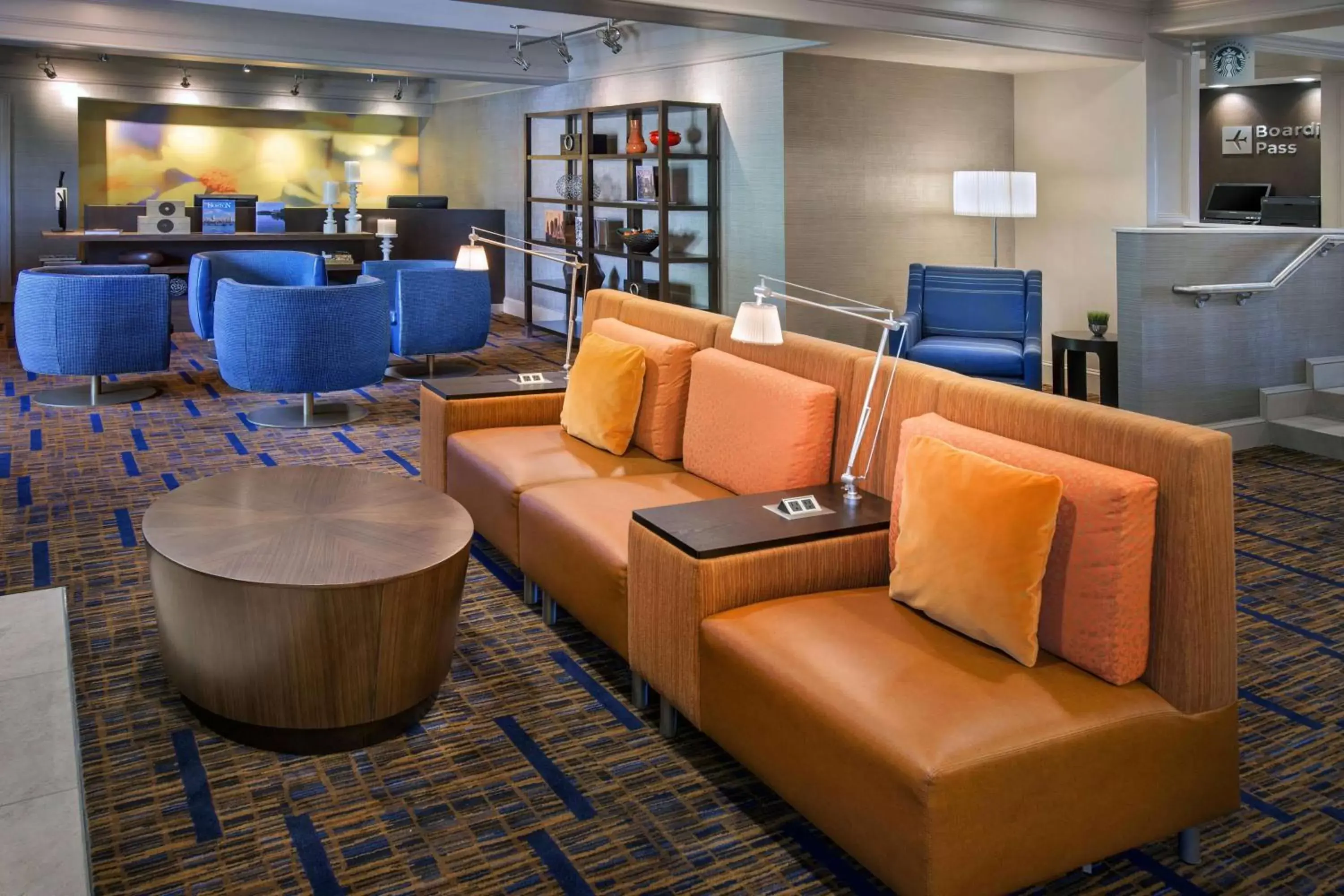 Lobby or reception, Lounge/Bar in Sonesta Select Boston Woburn Burlington