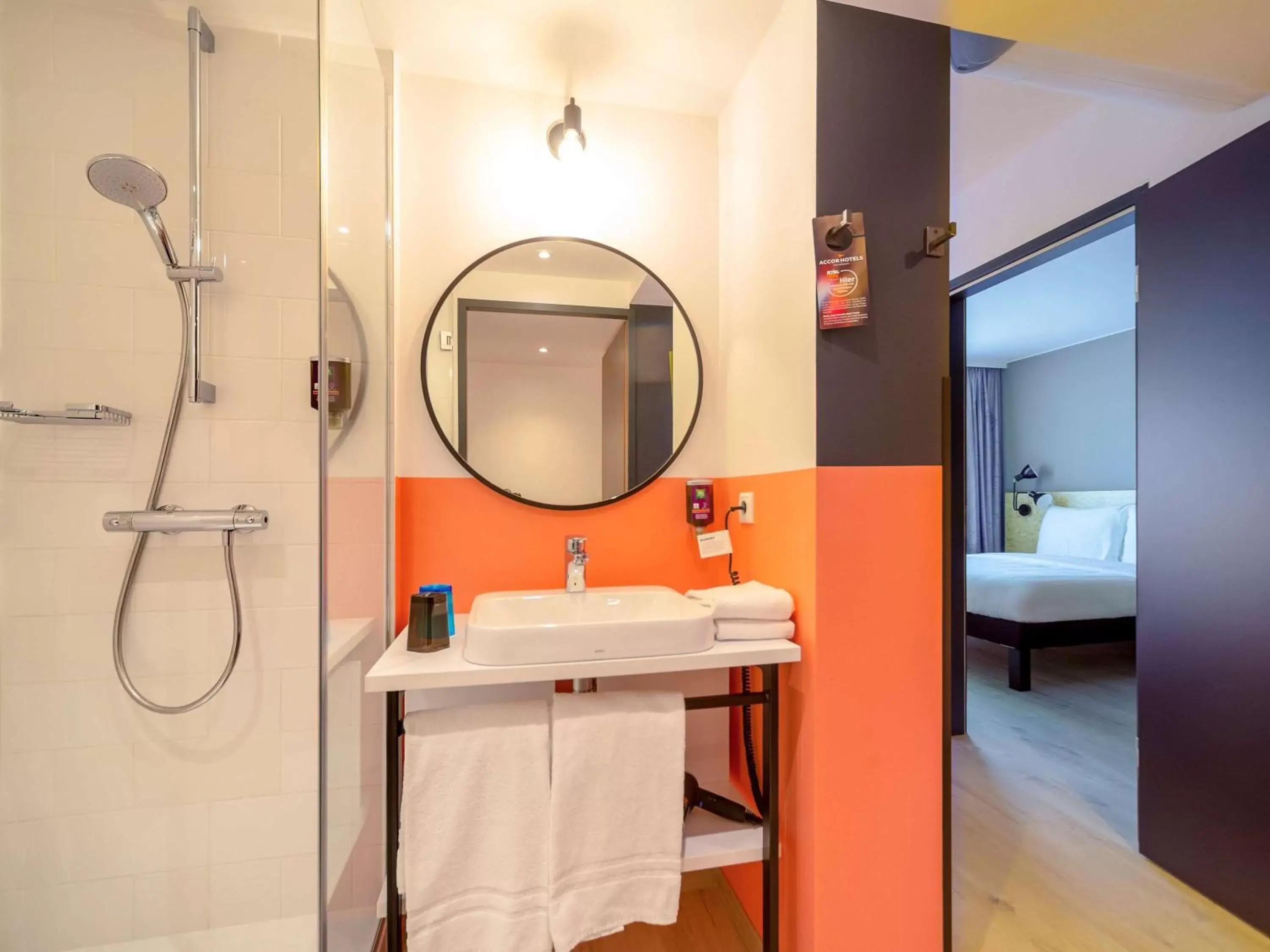 Photo of the whole room, Bathroom in ibis Styles Wien Messe Prater