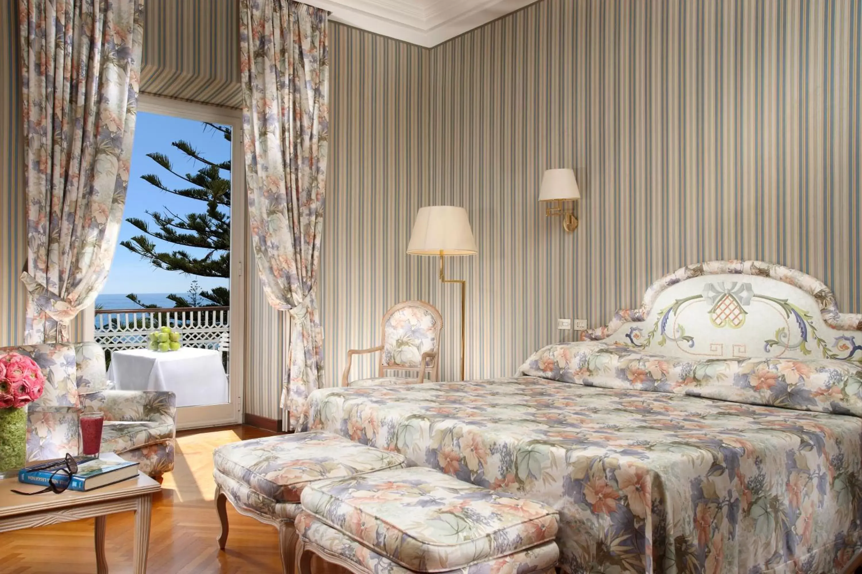 Bedroom, Bed in Royal Hotel Sanremo