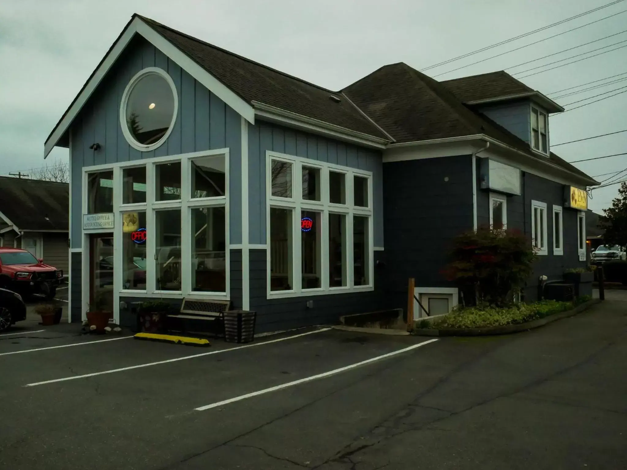 Facade/entrance, Property Building in Snohomish Inn