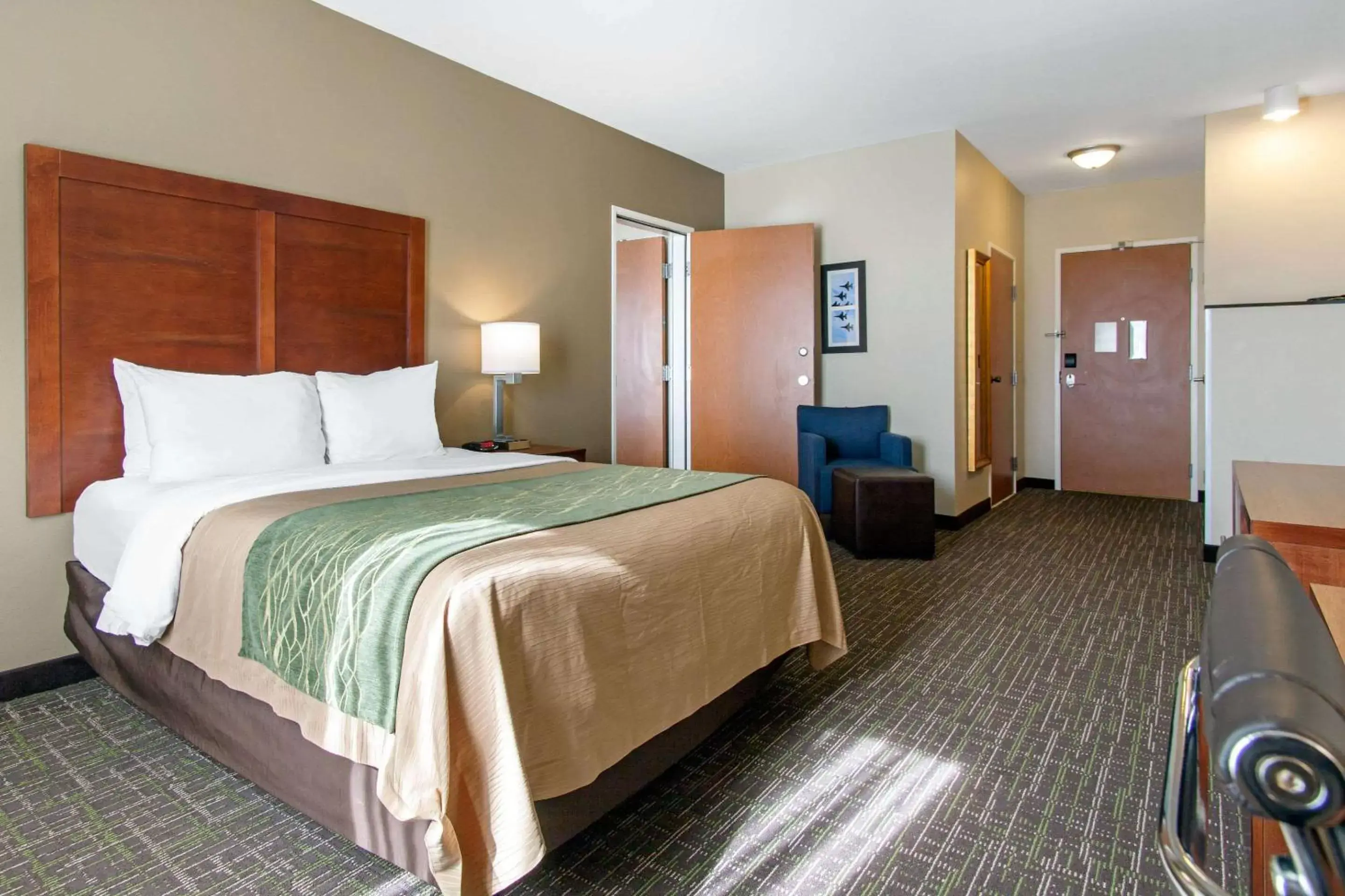 Photo of the whole room, Bed in Comfort Inn & Suites Norman near University