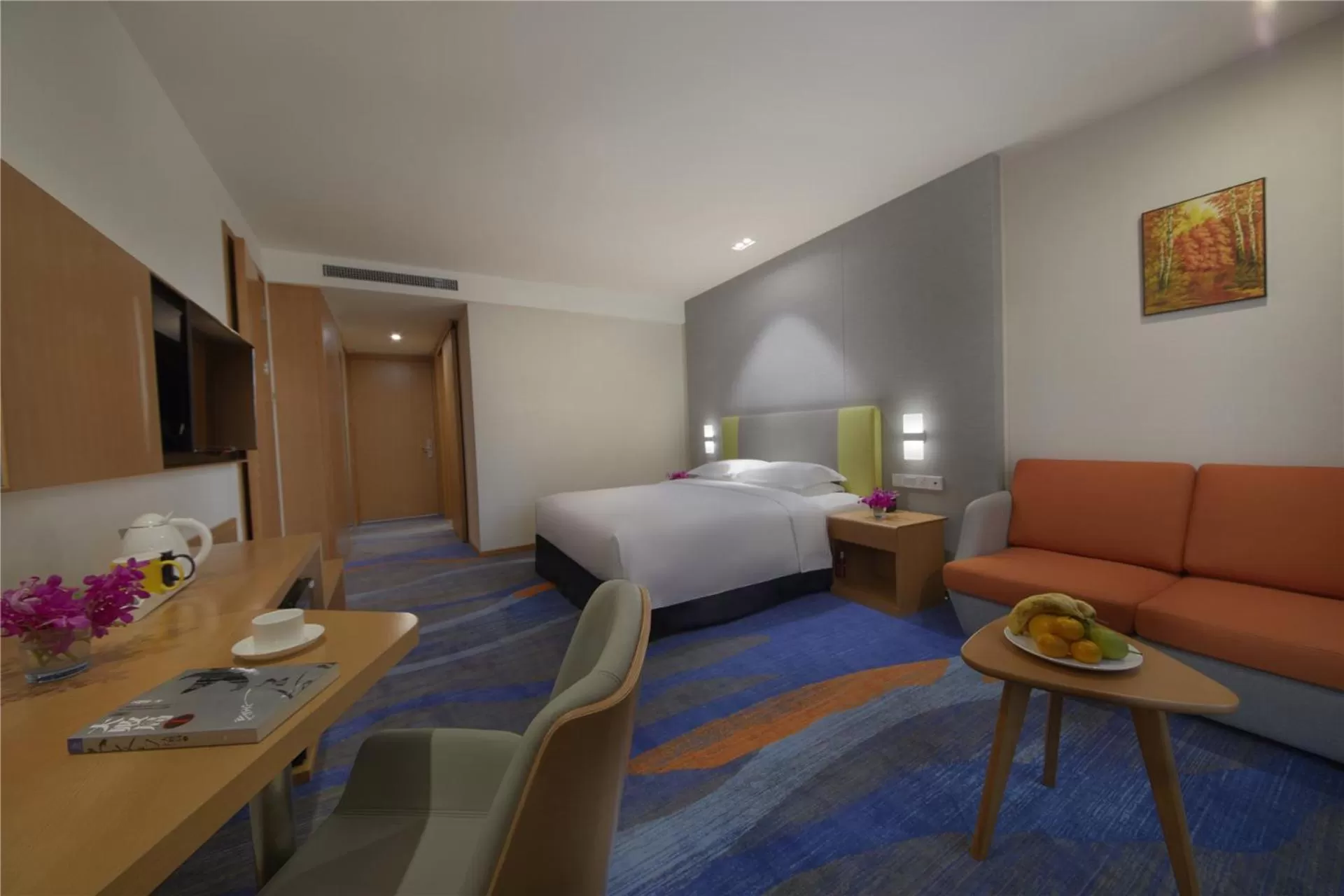 Photo of the whole room, Bed in Holiday Inn Express Zhengzhou Zhengdong by IHG