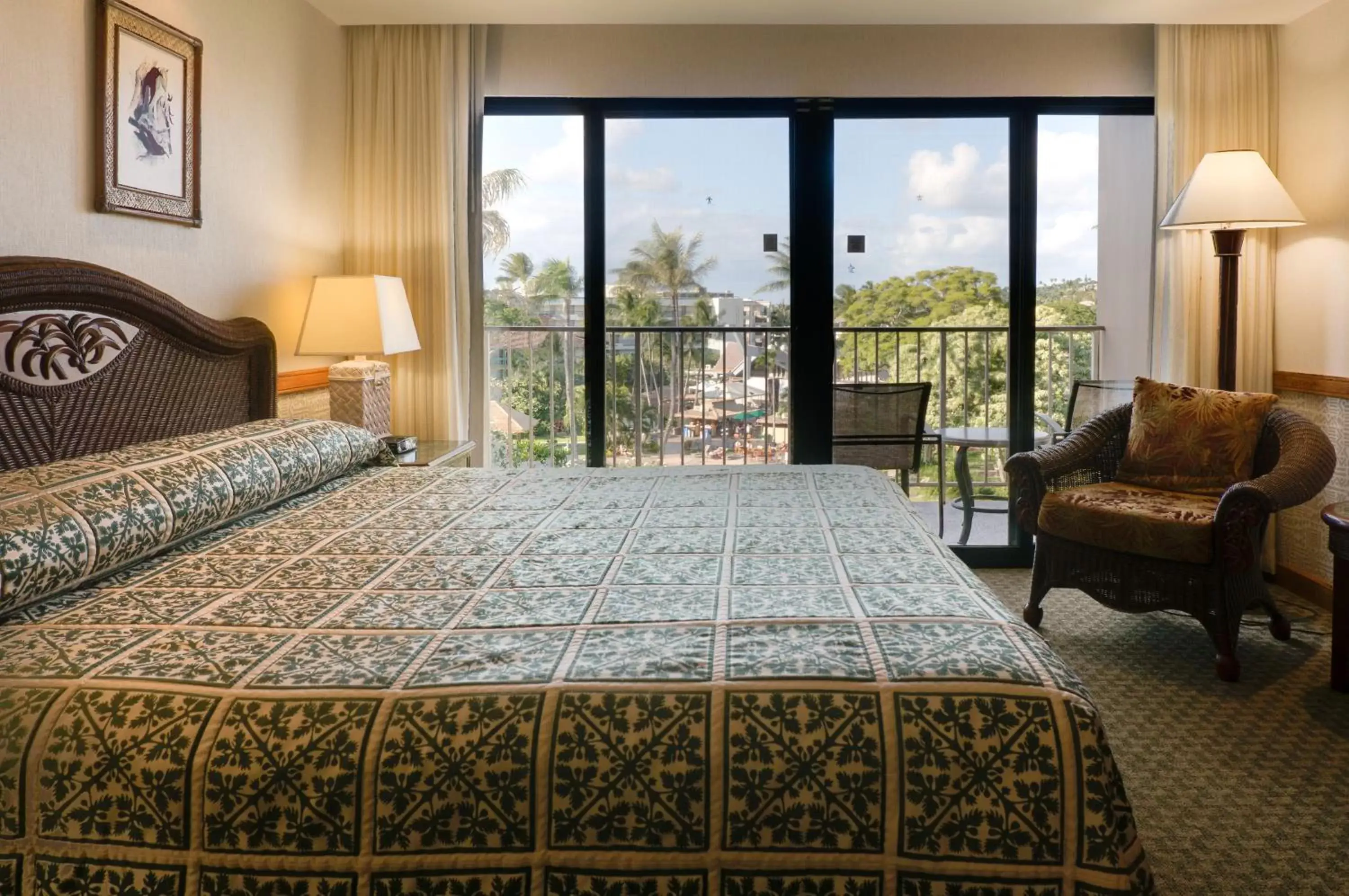 Balcony/Terrace, Bed in OUTRIGGER Kāʻanapali Beach Resort