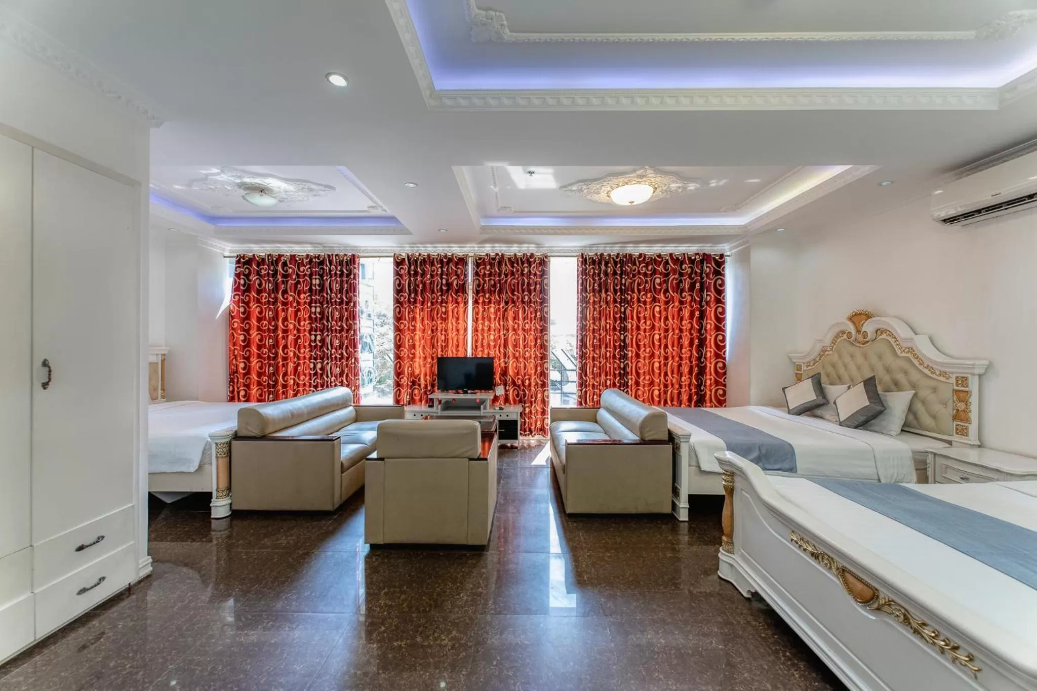 Executive Family Room in Happy Land Hotel