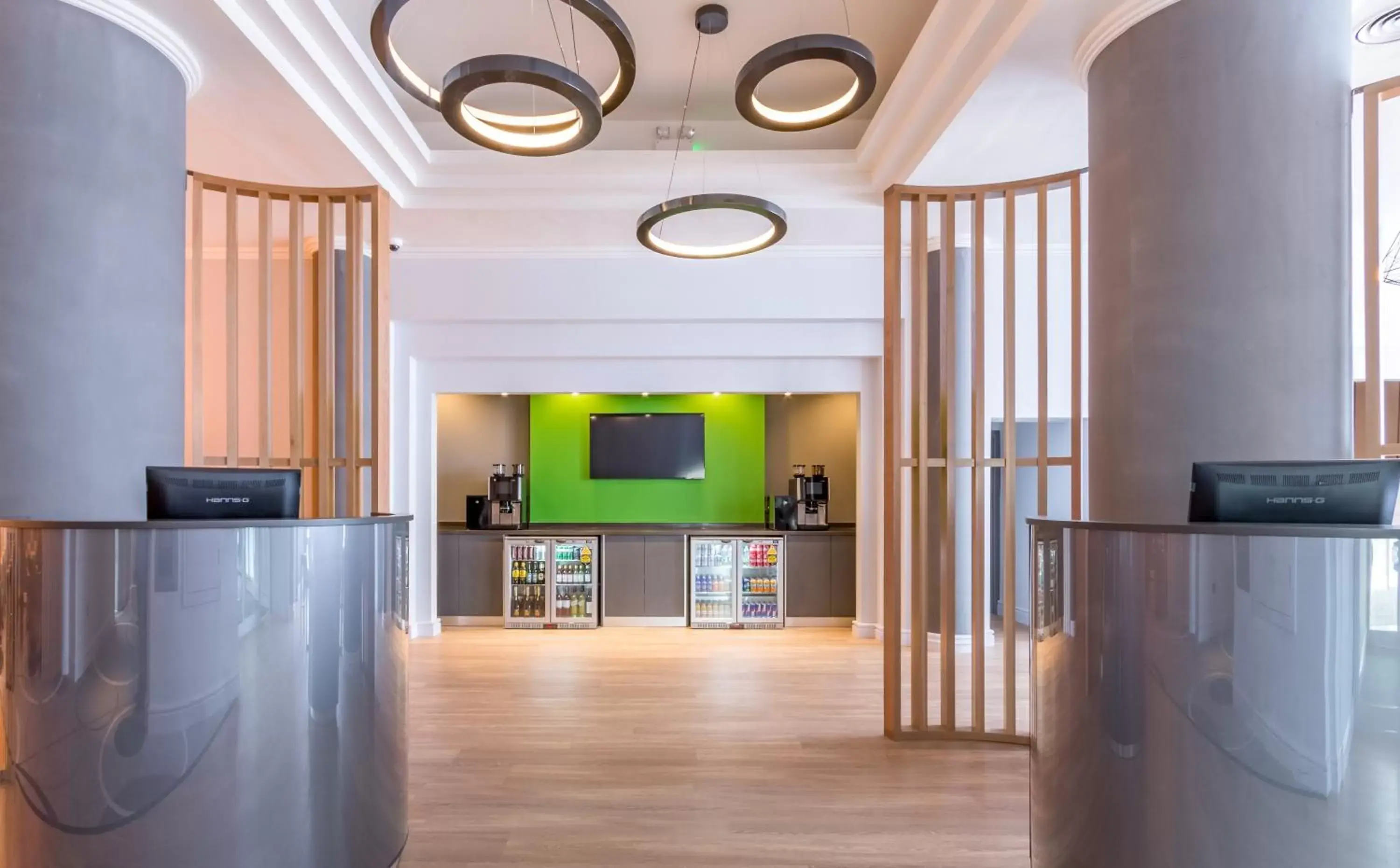 Lobby or reception in Thistle Express London Luton Lobby or reception in Thistle Express London Luton