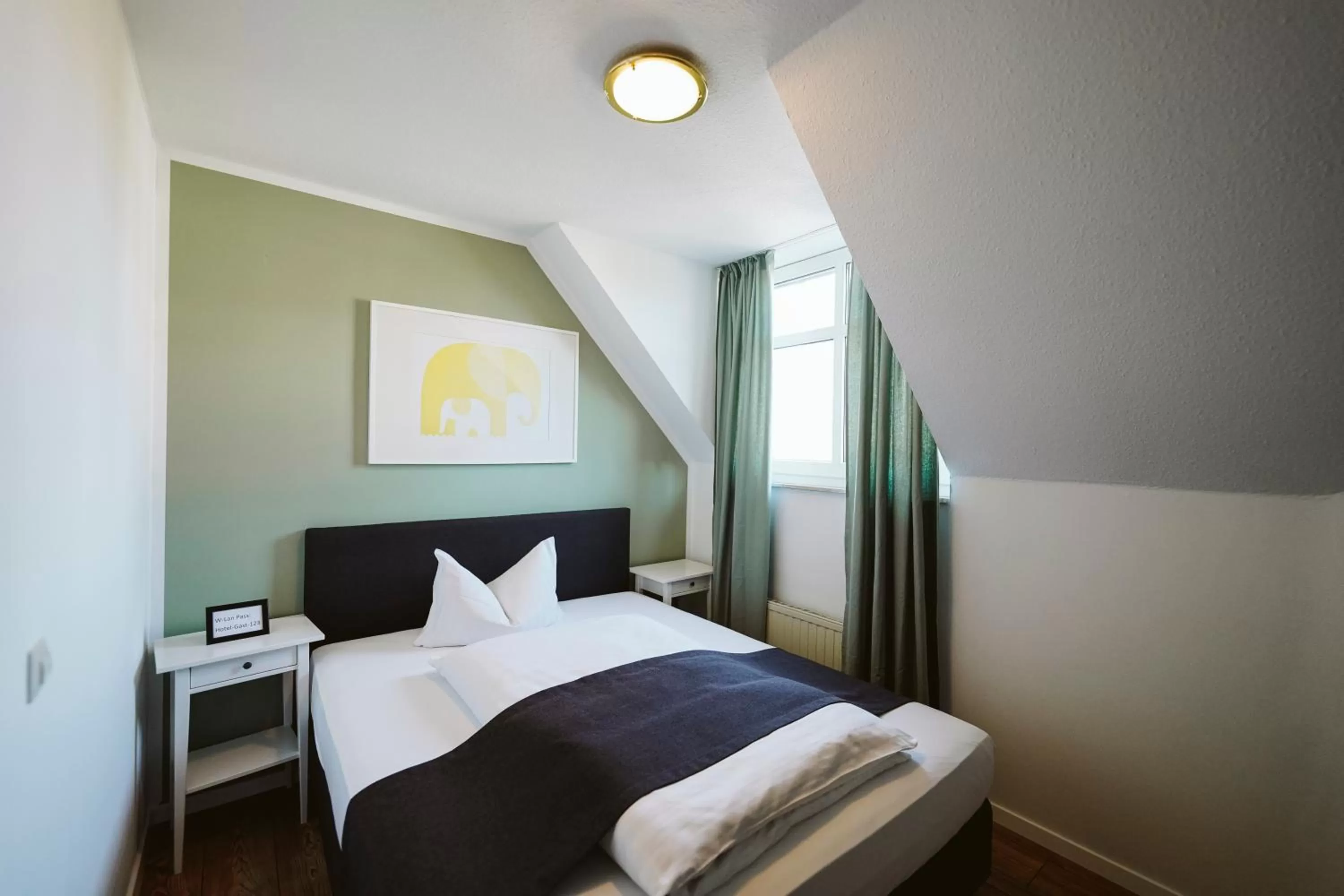 Bed in Hotel Grüner Baum