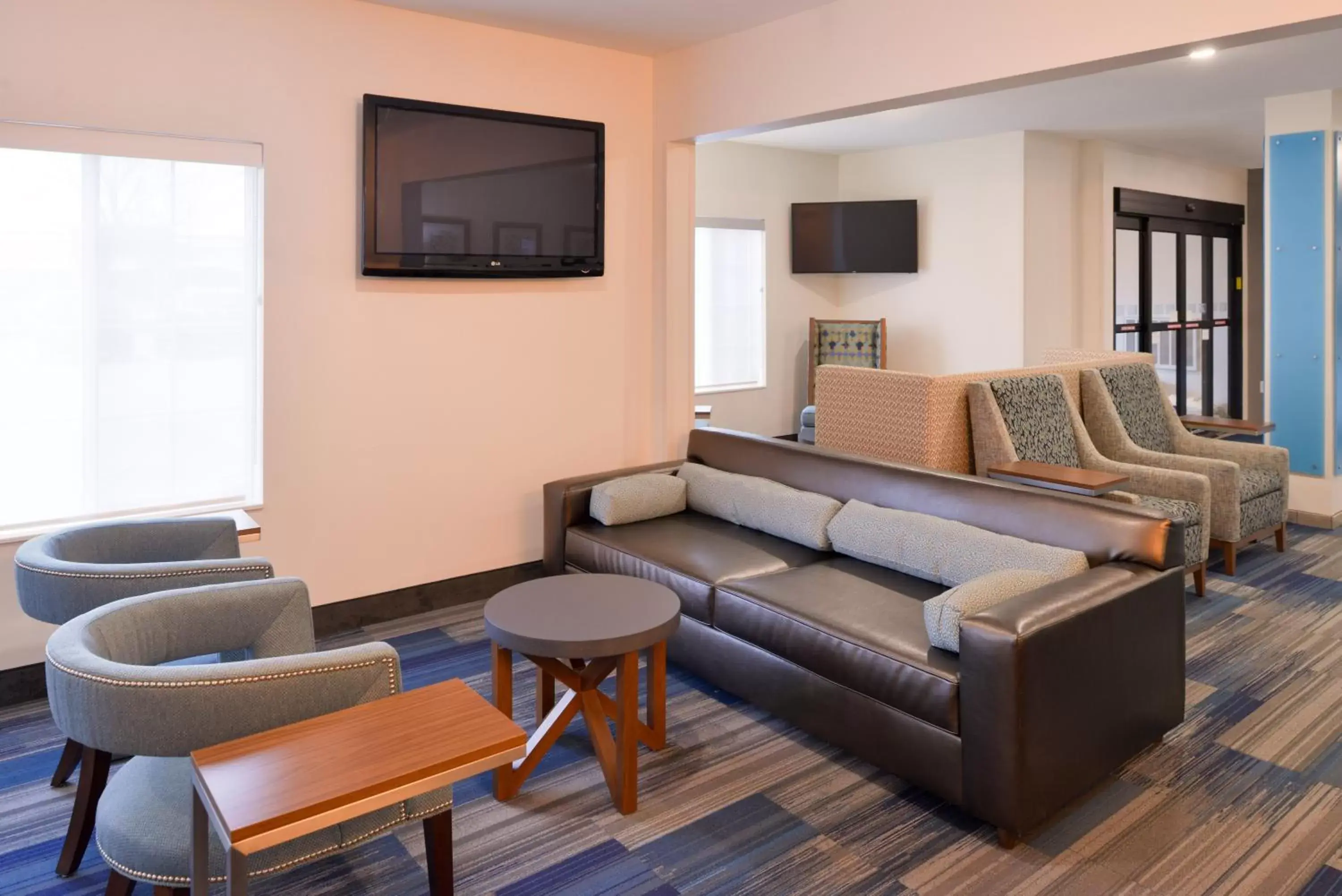 Property building, Seating Area in Holiday Inn Express Hotel & Suites Sioux Falls At Empire Mall, an IHG Hotel