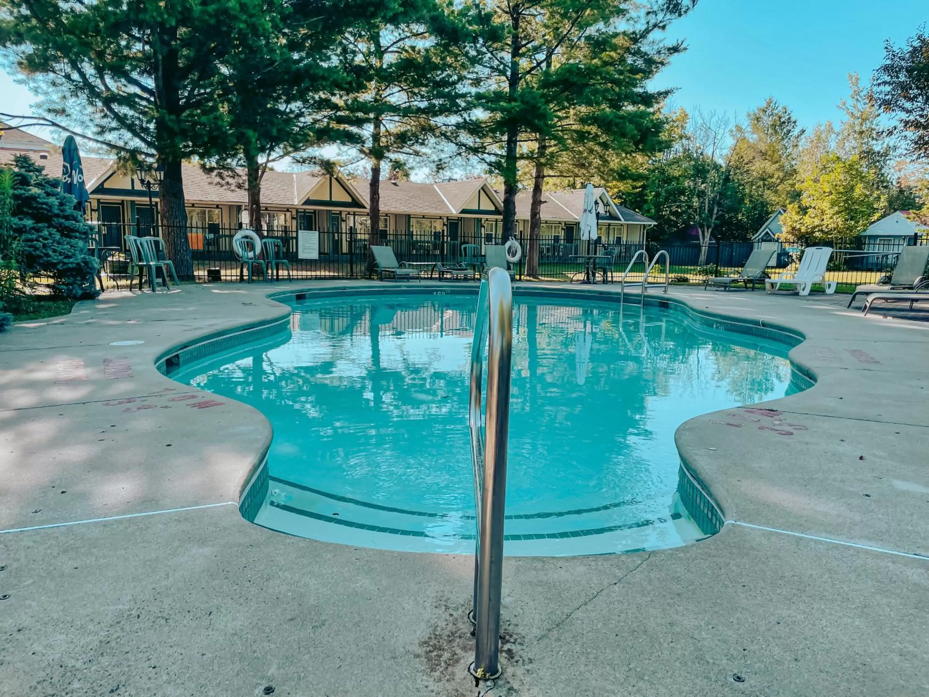 Swimming pool in Super 8 by Wyndham Gananoque - Country Squire Resort