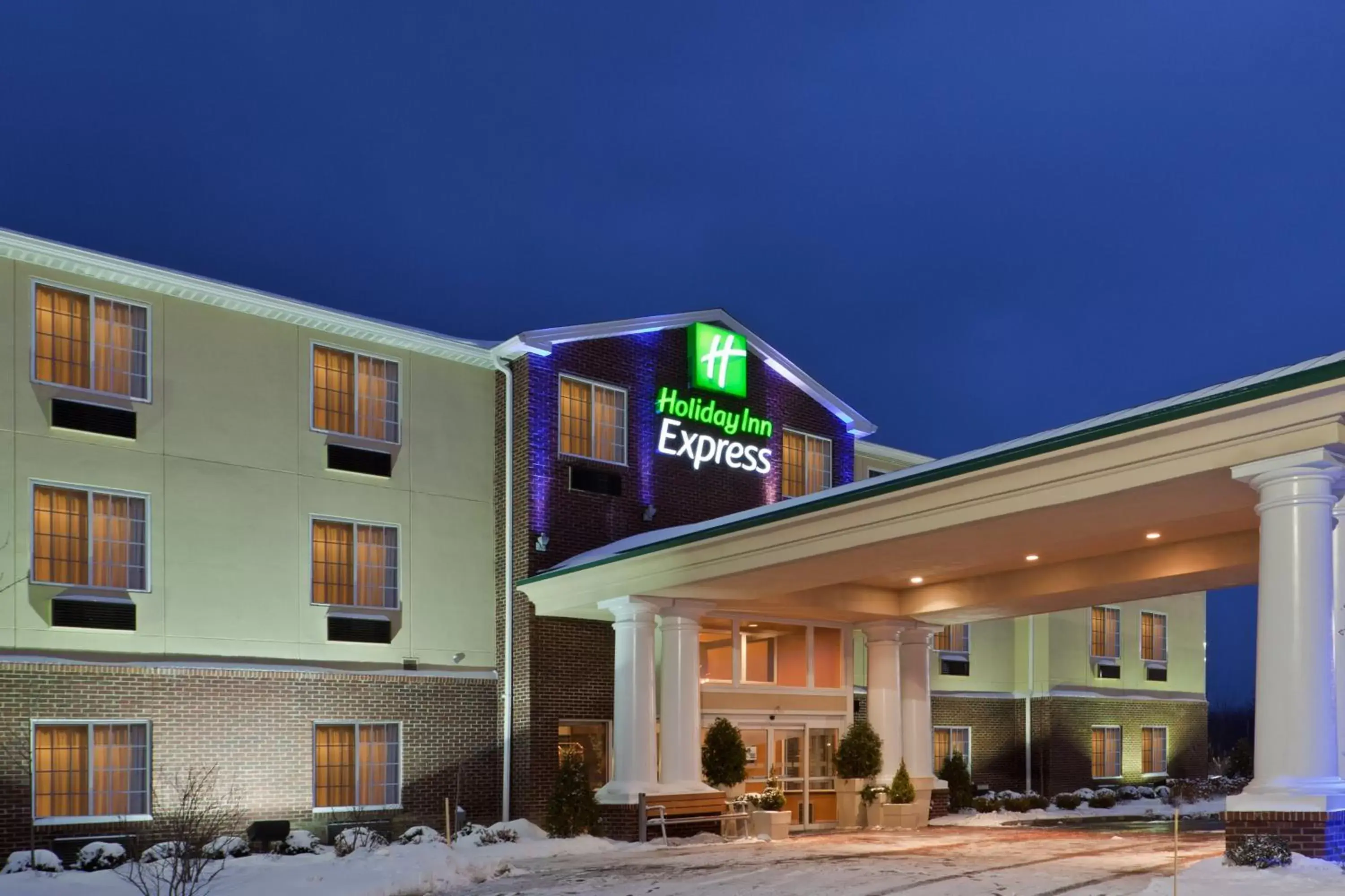 Property Building in Holiday Inn Express & Suites Ashtabula-Geneva, an IHG Hotel