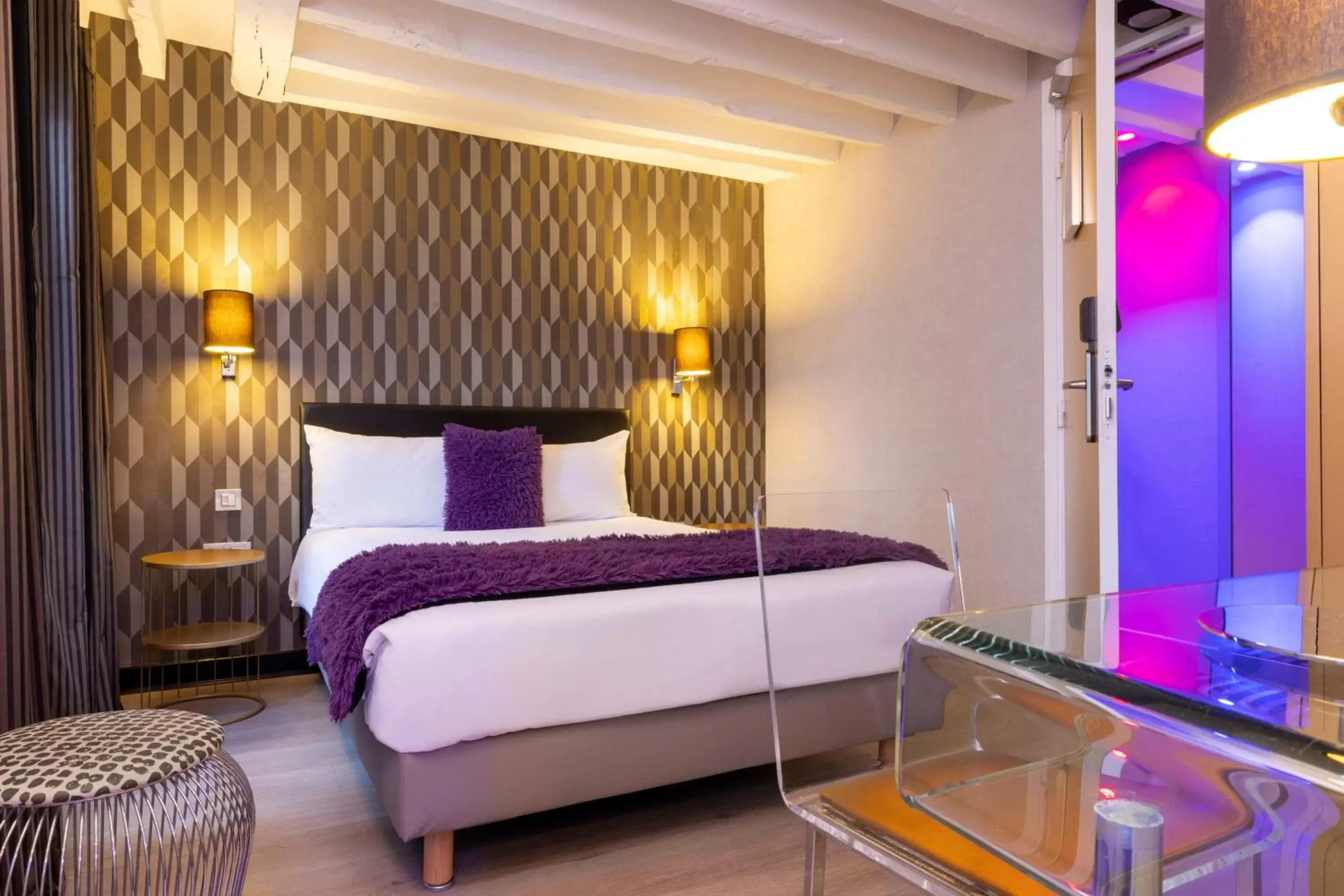 Photo of the whole room, Bed in ATN Hôtel