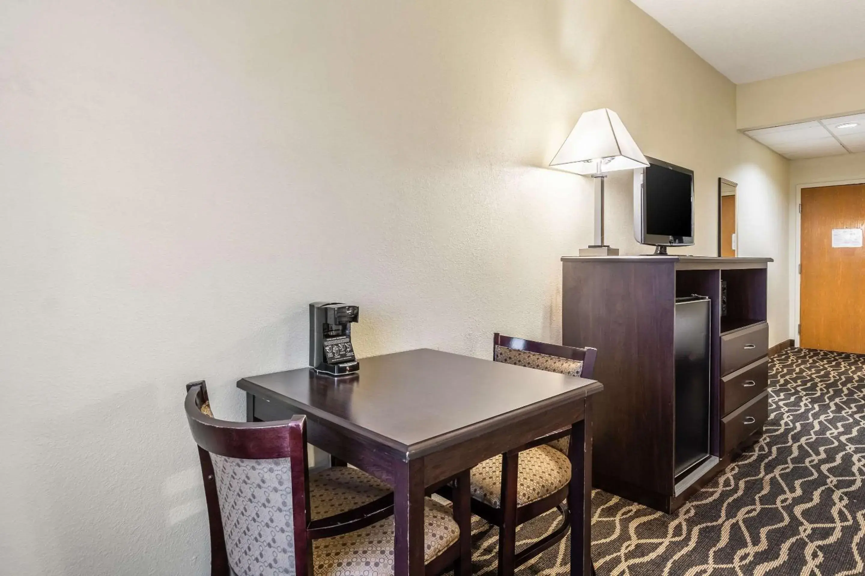 Photo of the whole room, Dining Area in Quality Inn & Suites Southport