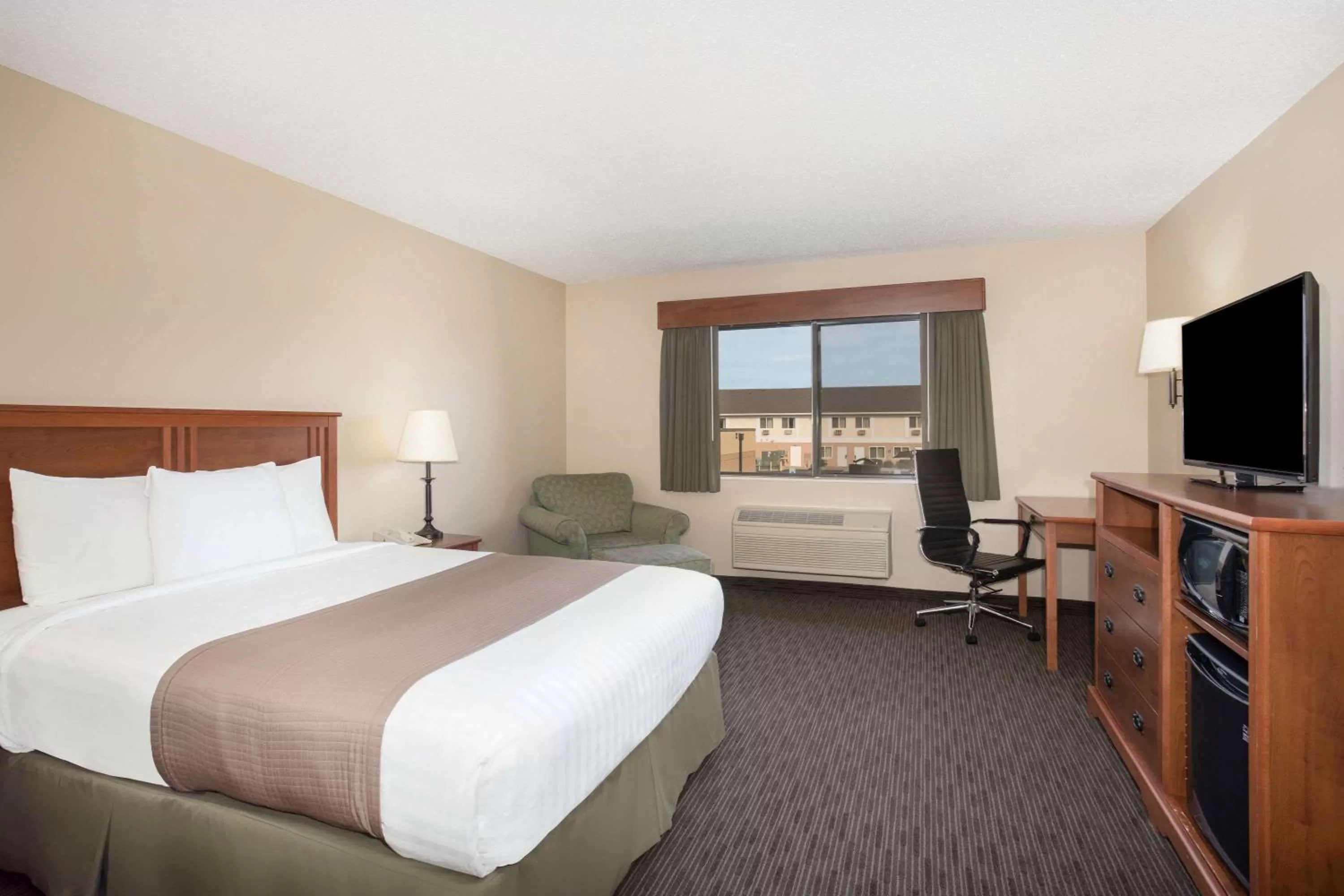 Photo of the whole room, Bed in AmericInn by Wyndham Sioux City