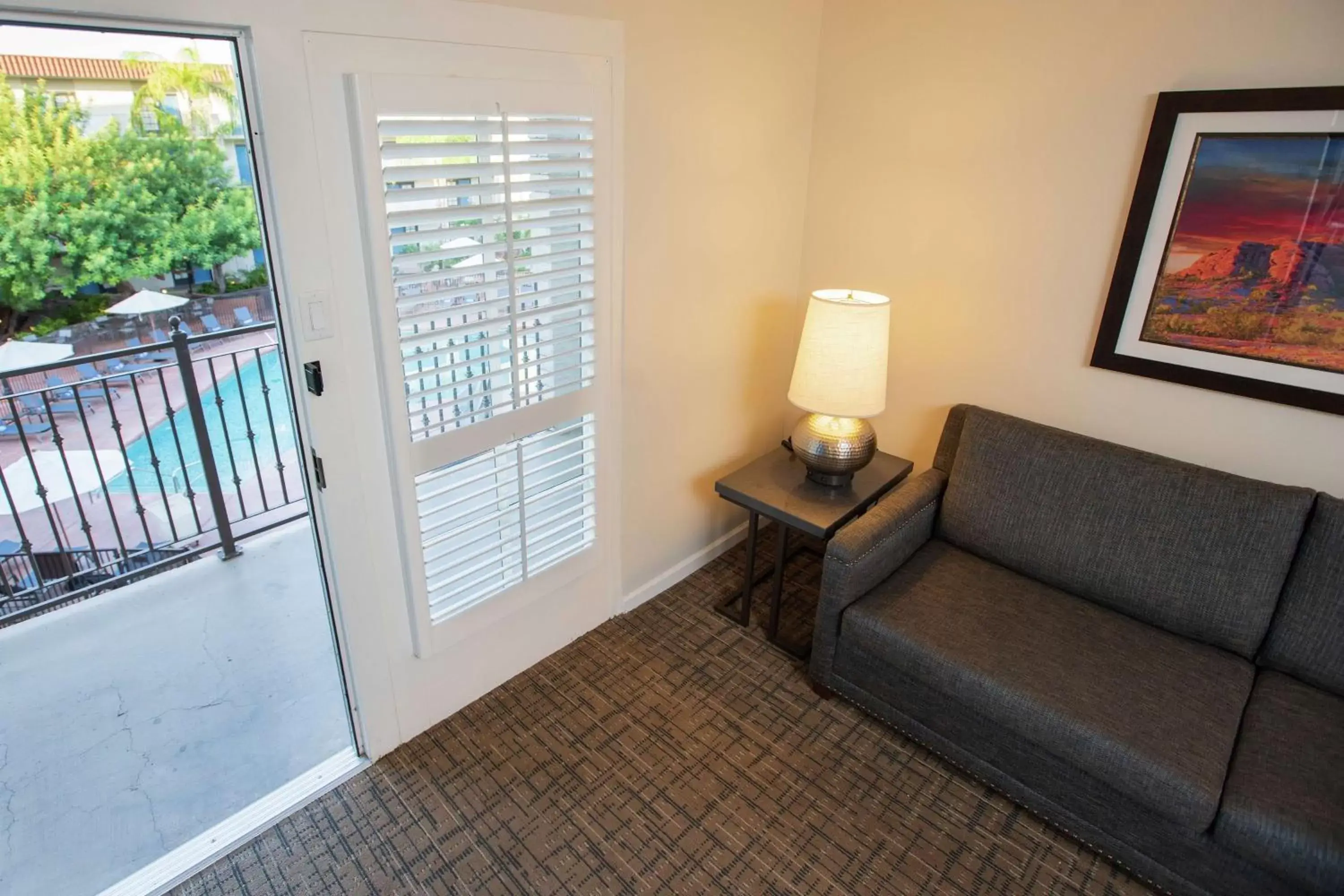 Living room in Embassy Suites by Hilton Scottsdale Resort Living room in Embassy Suites by Hilton Scottsdale Resort