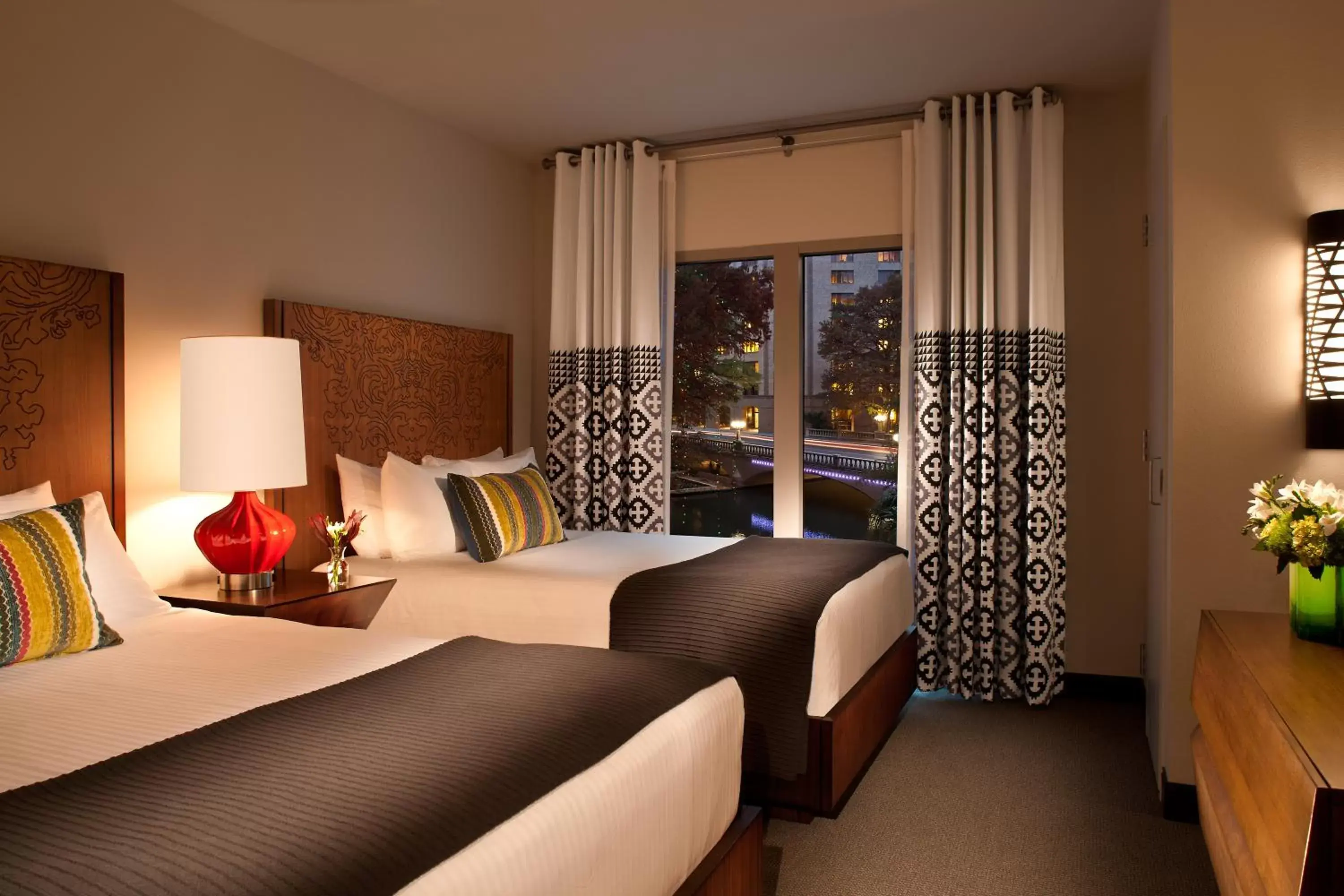 Bed in Hotel Contessa -Suites on the Riverwalk