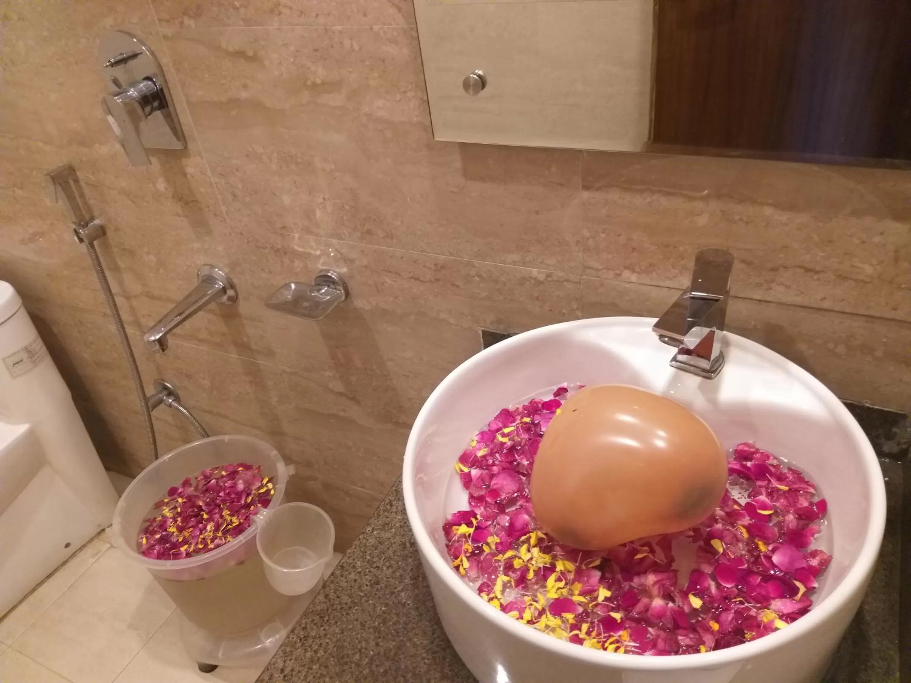 Bathroom in Hotel Ambika Resort Manali