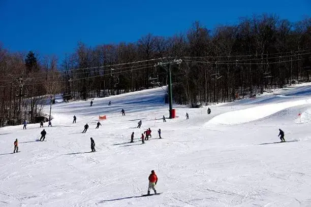 Nearby landmark, Skiing in Launchpoint Lodge